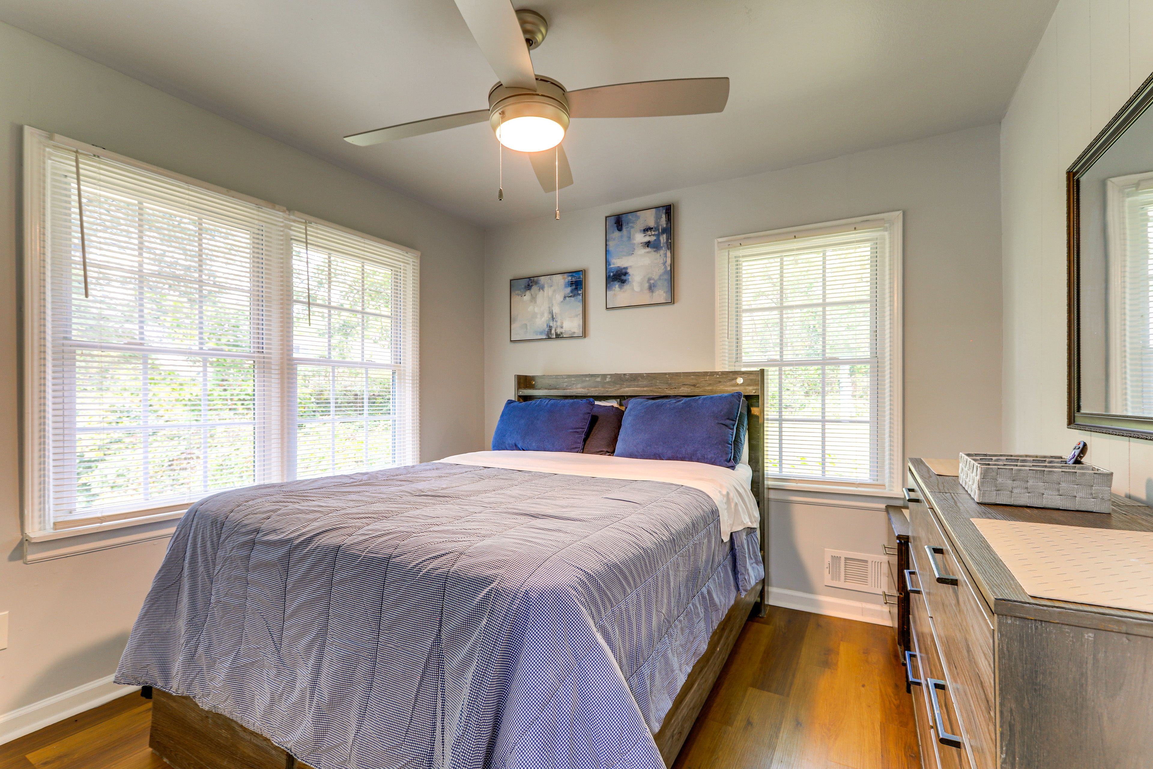 Bedroom 1 | Queen Bed