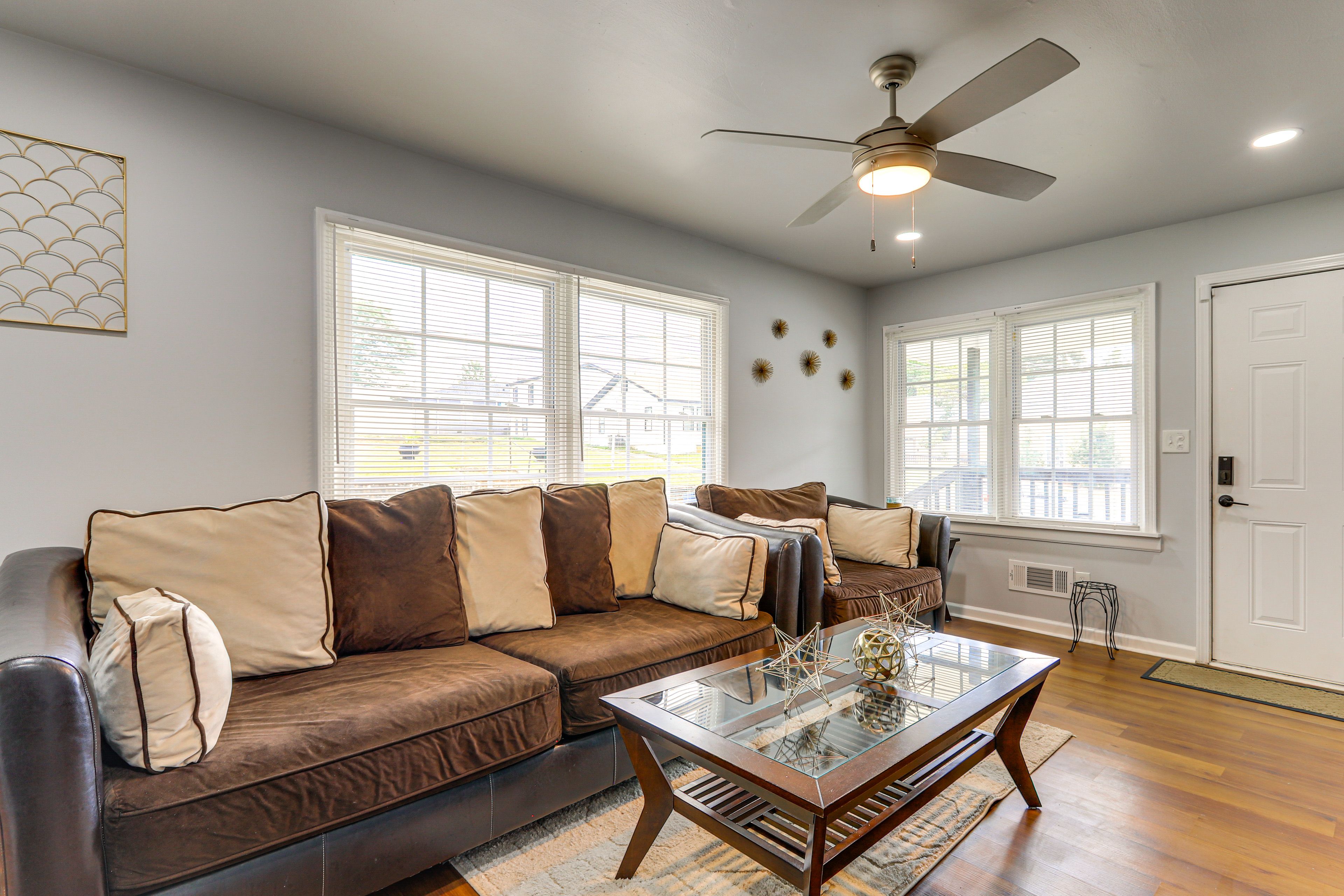 Living Room | Smart TV | Board Games | Free WiFi | Central A/C & Heating