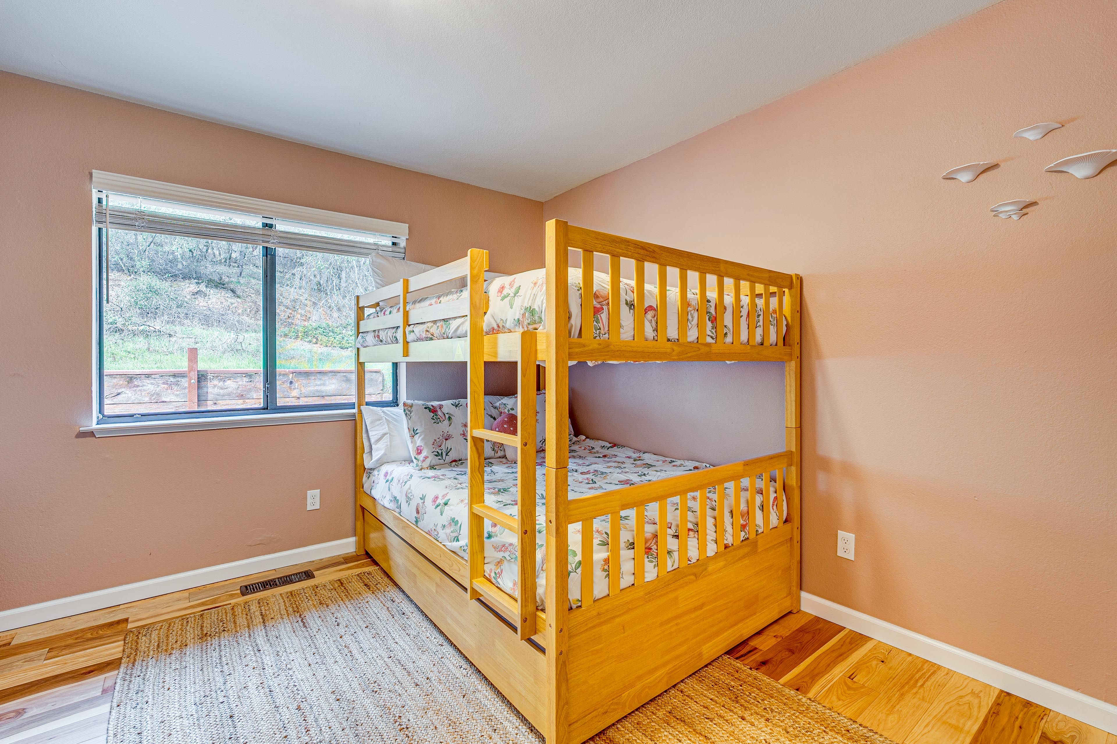 Bedroom 3 | Full Bunk Bed w/ Twin Trundle