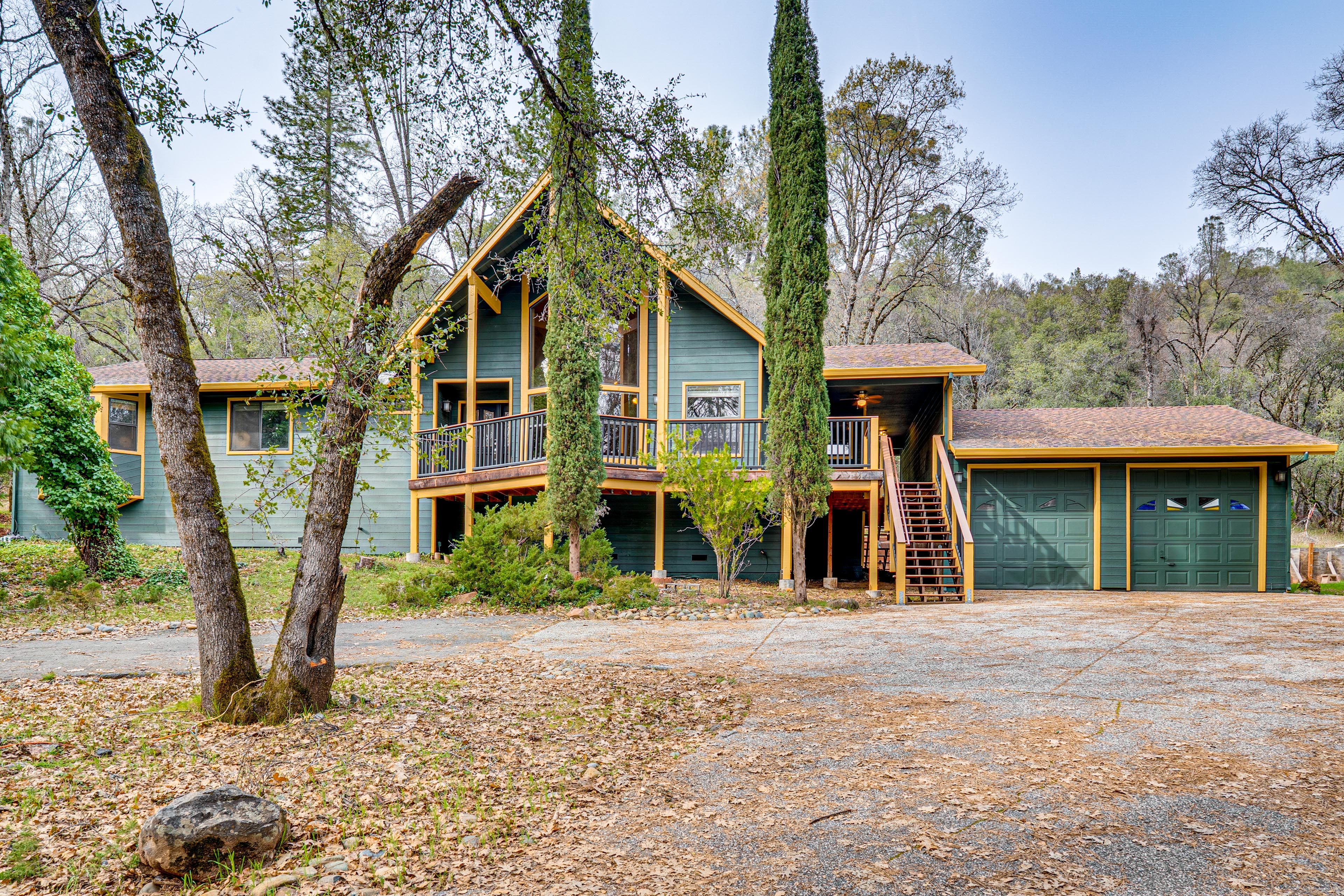 Parking | Driveway (6 Vehicles)