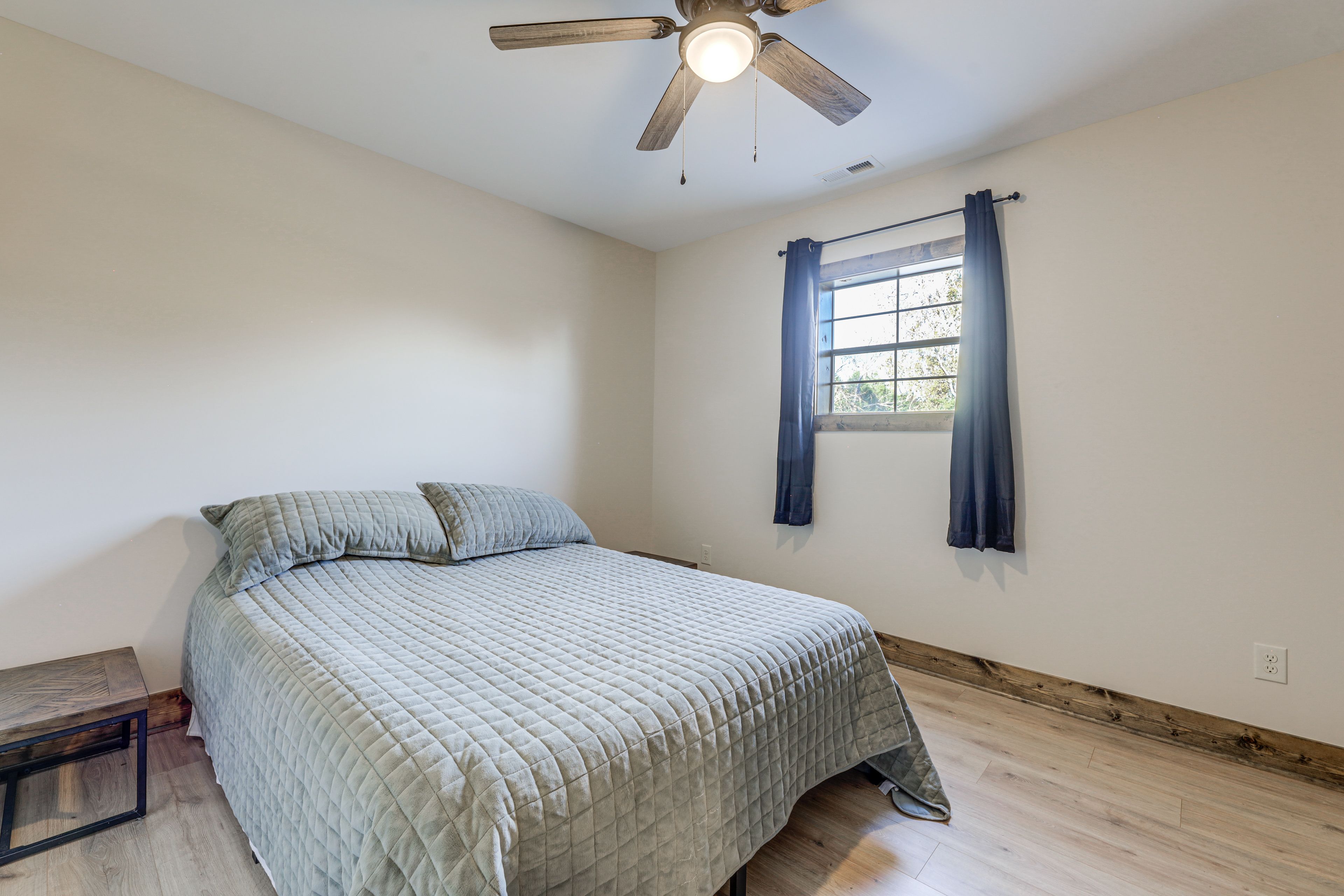 Bedroom 2 | Queen Bed