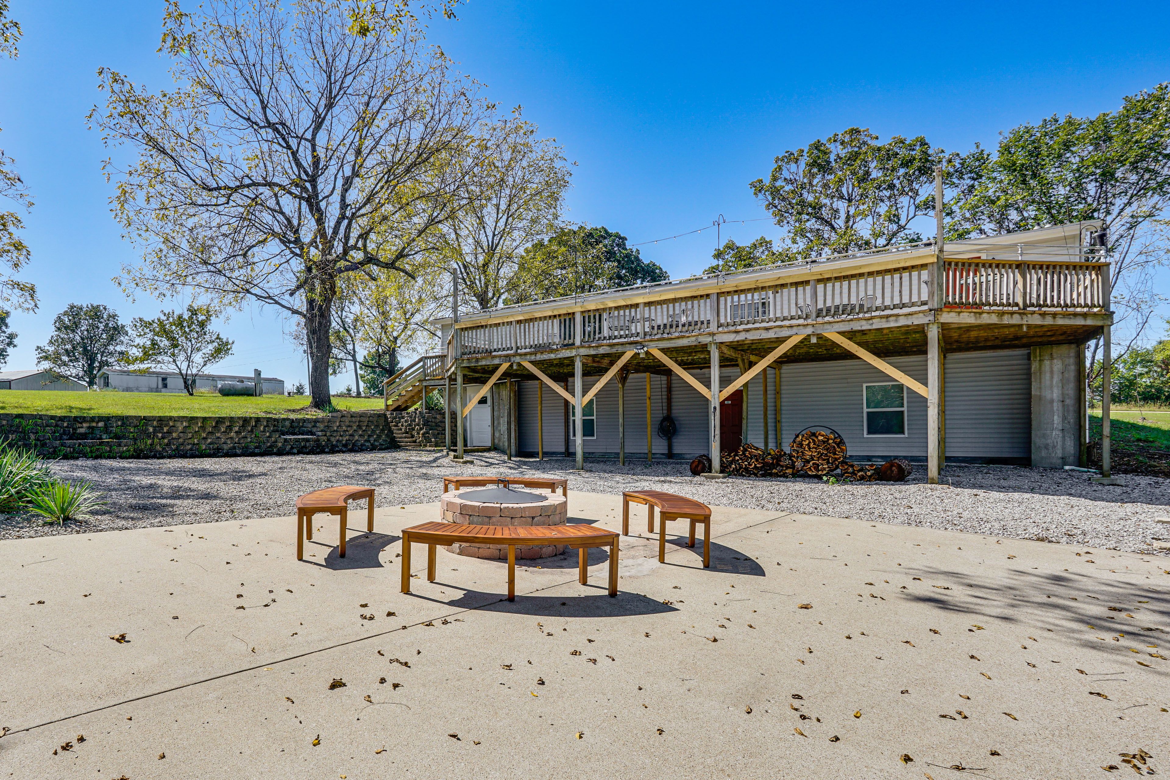 Patio | Fire Pit w/ Seating