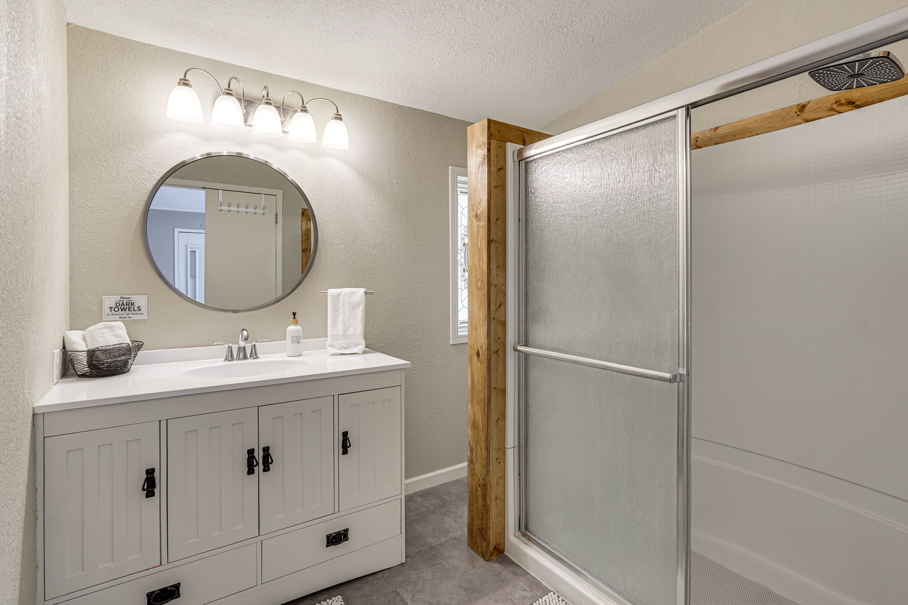 En-Suite Bathroom | Towels Provided