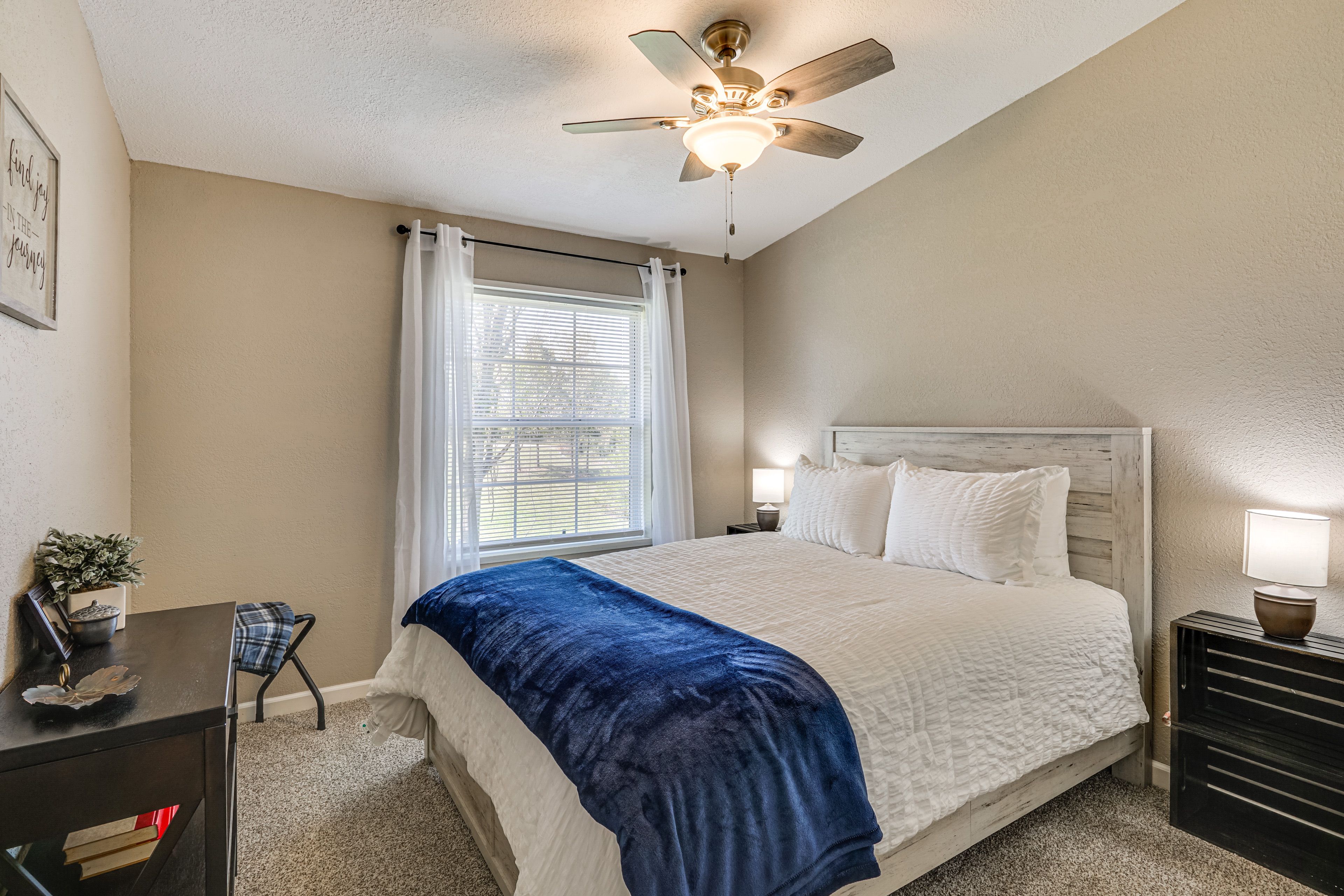 Bedroom 3 | Queen Bed