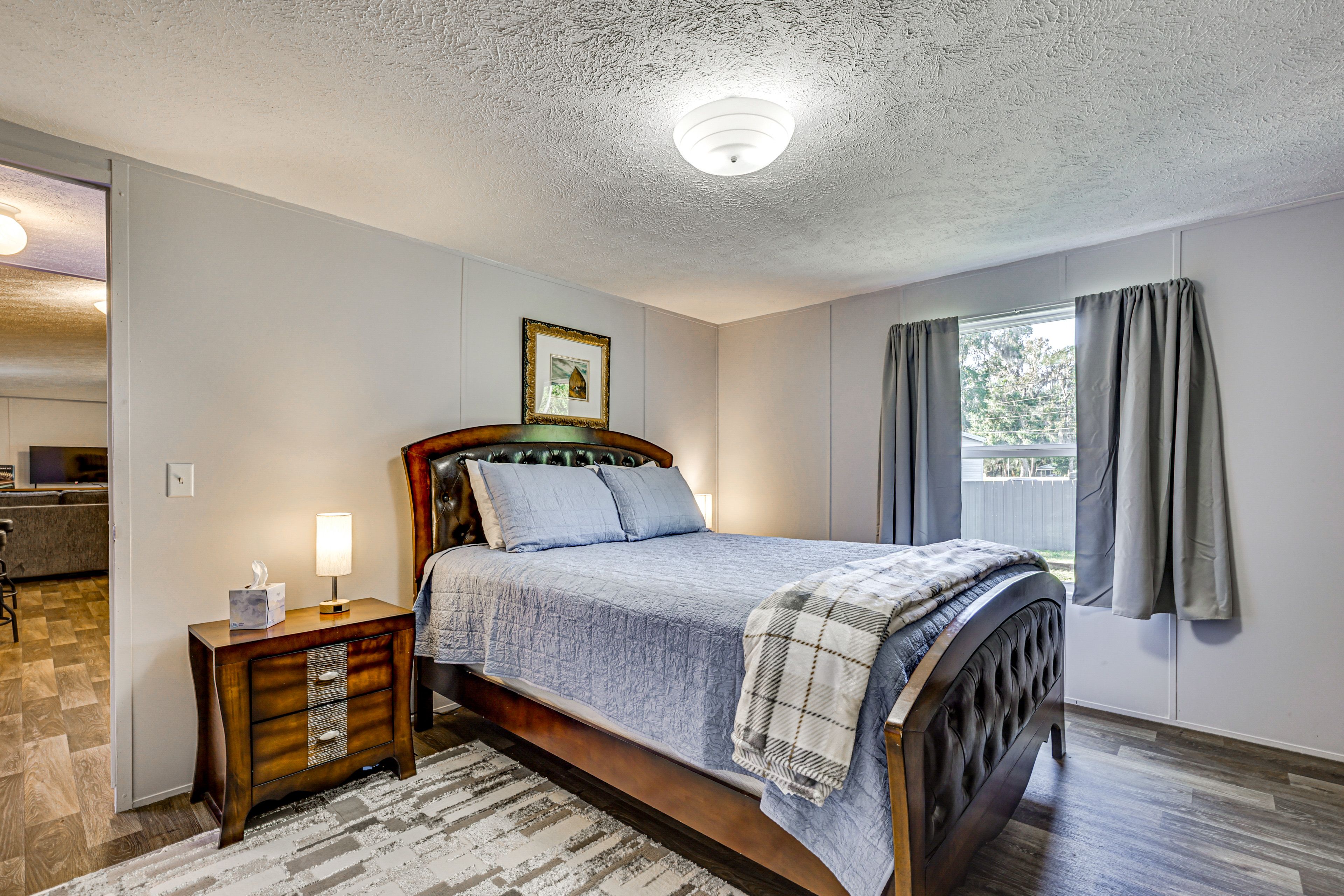 Bedroom 2 | Queen Bed