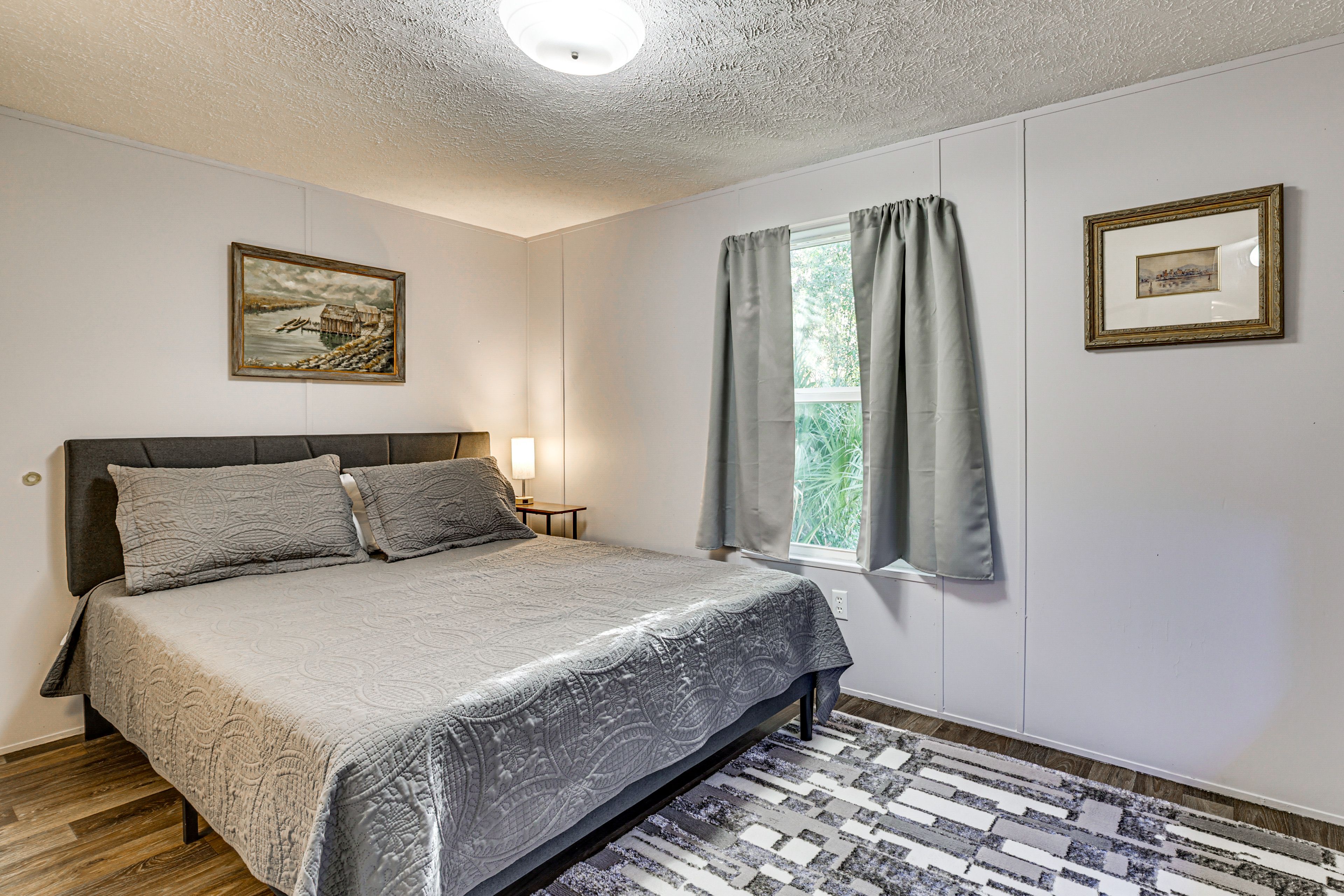 Bedroom 1 | Queen Bed