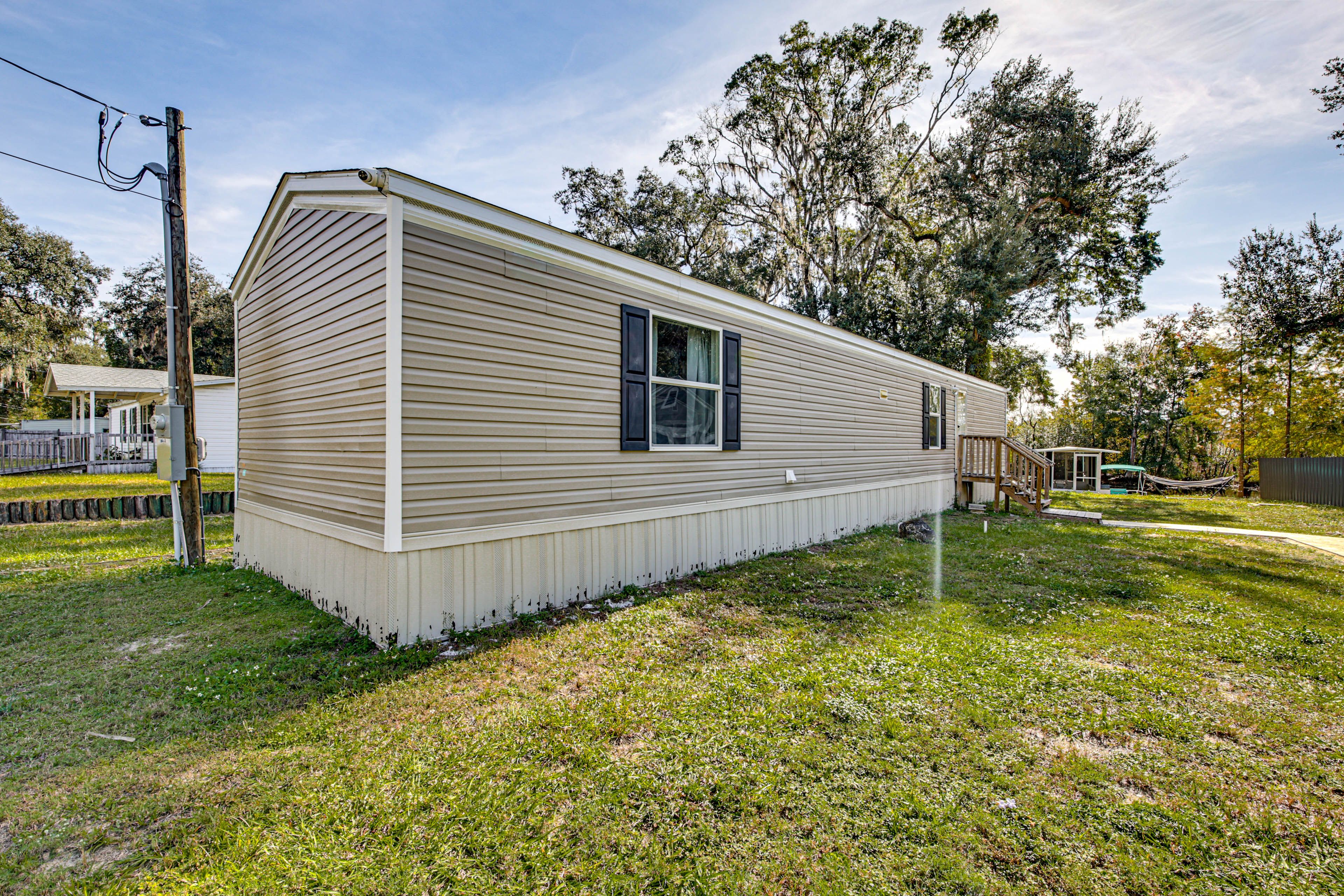 Parking | Driveway (2 Vehicles) | Trailer Parking Available