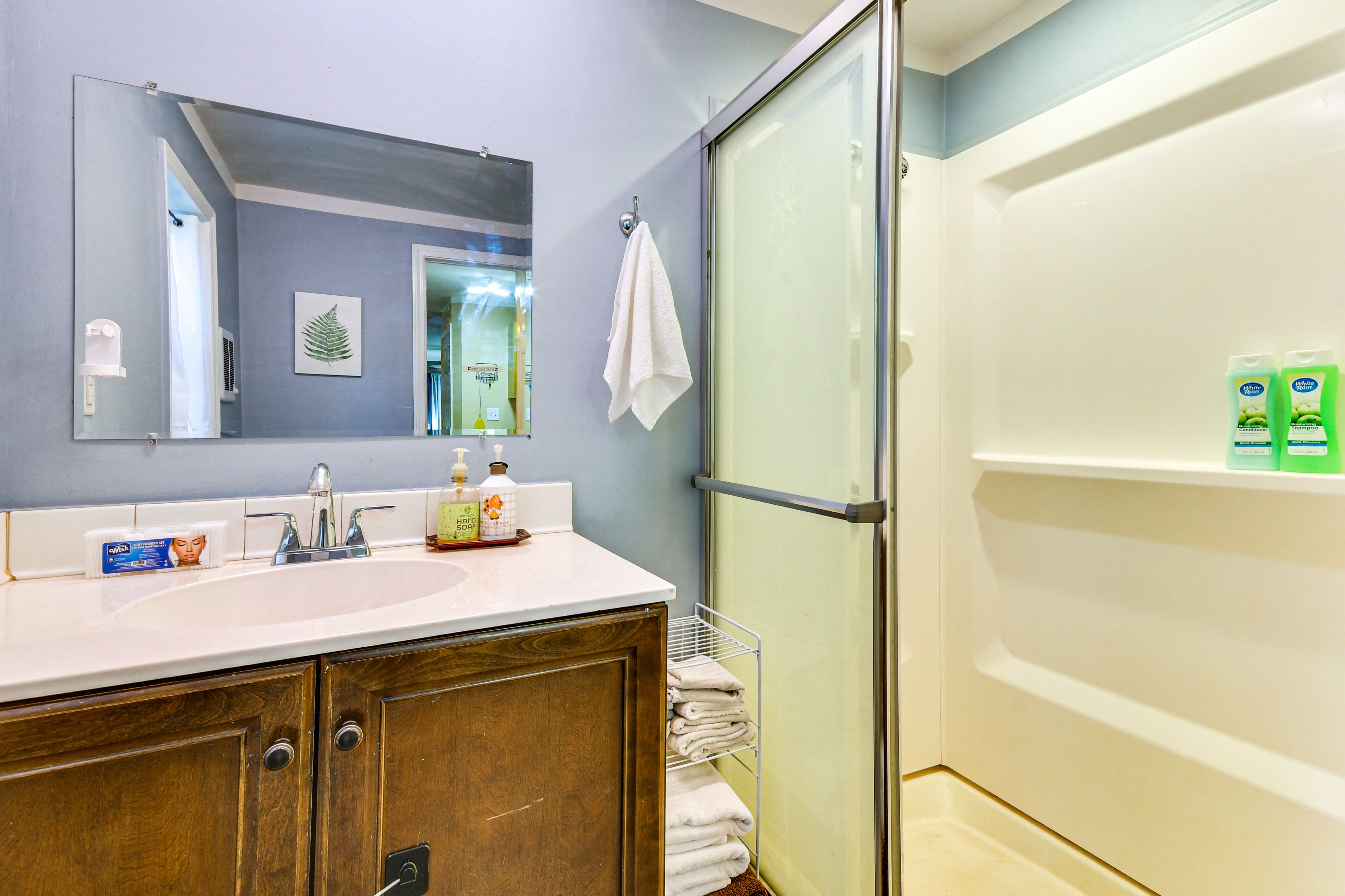 Full Bathroom | 1st Floor