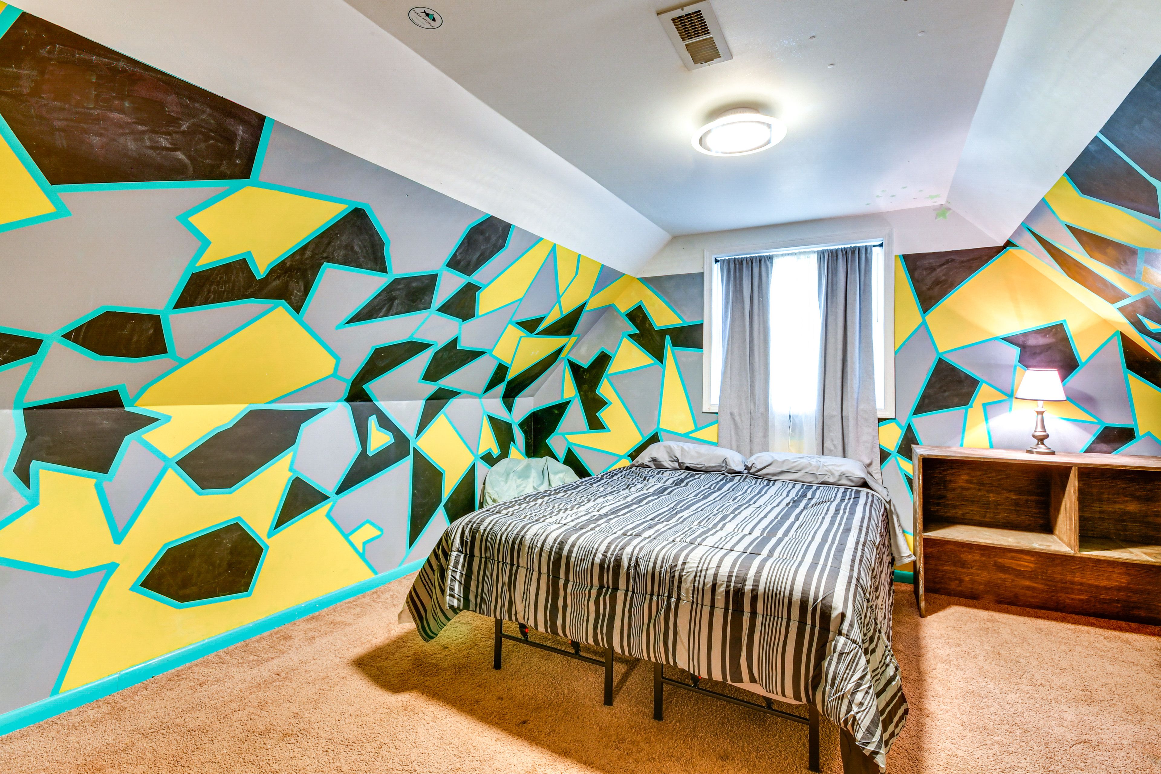 Bedroom 2 | 2nd Floor | Queen Bed