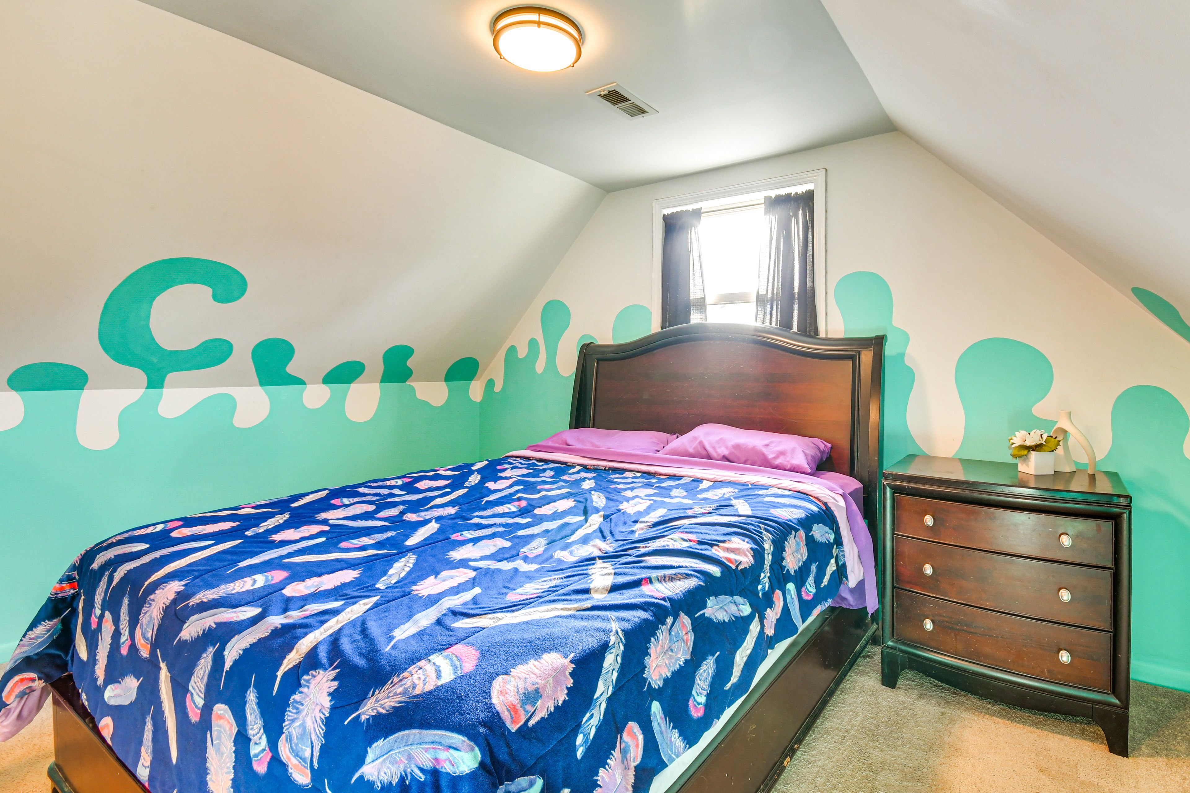 Bedroom 3 | 2nd Floor | Queen Bed | Walk-In Closet w/ Sink