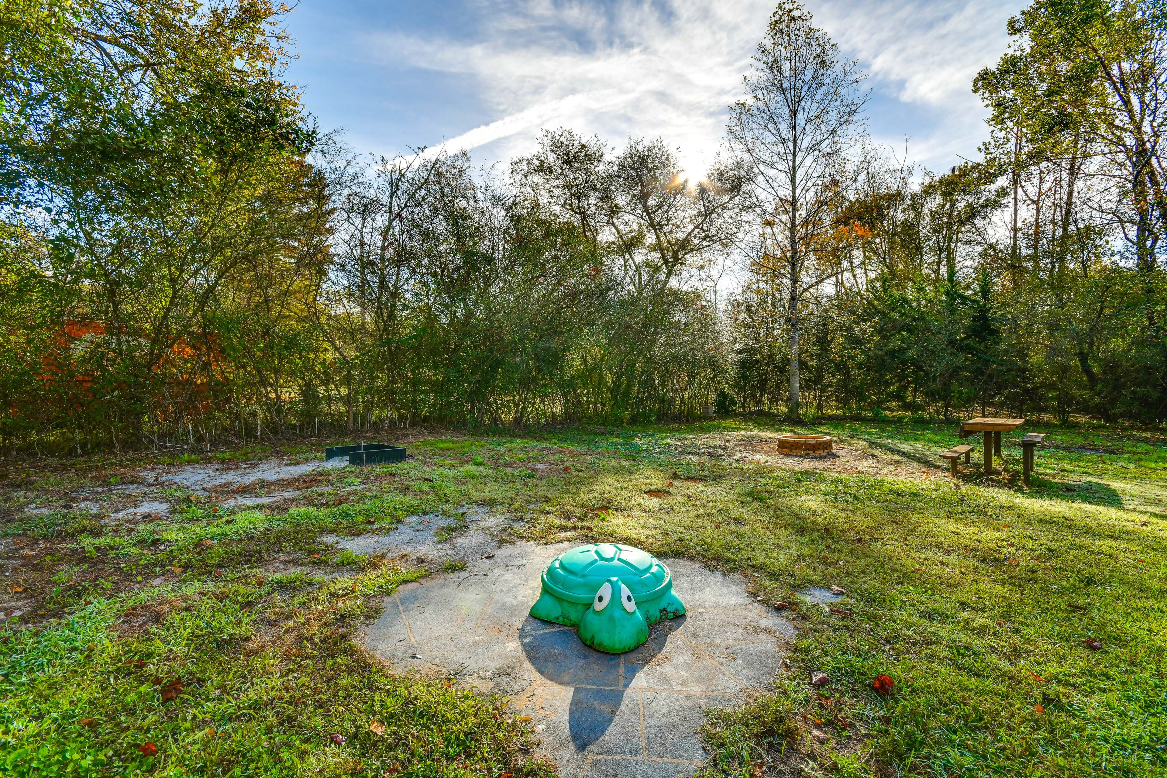 Backyard | Sandbox | Horseshoe Pit | Wood-Burning Fire Pit | Trampoline