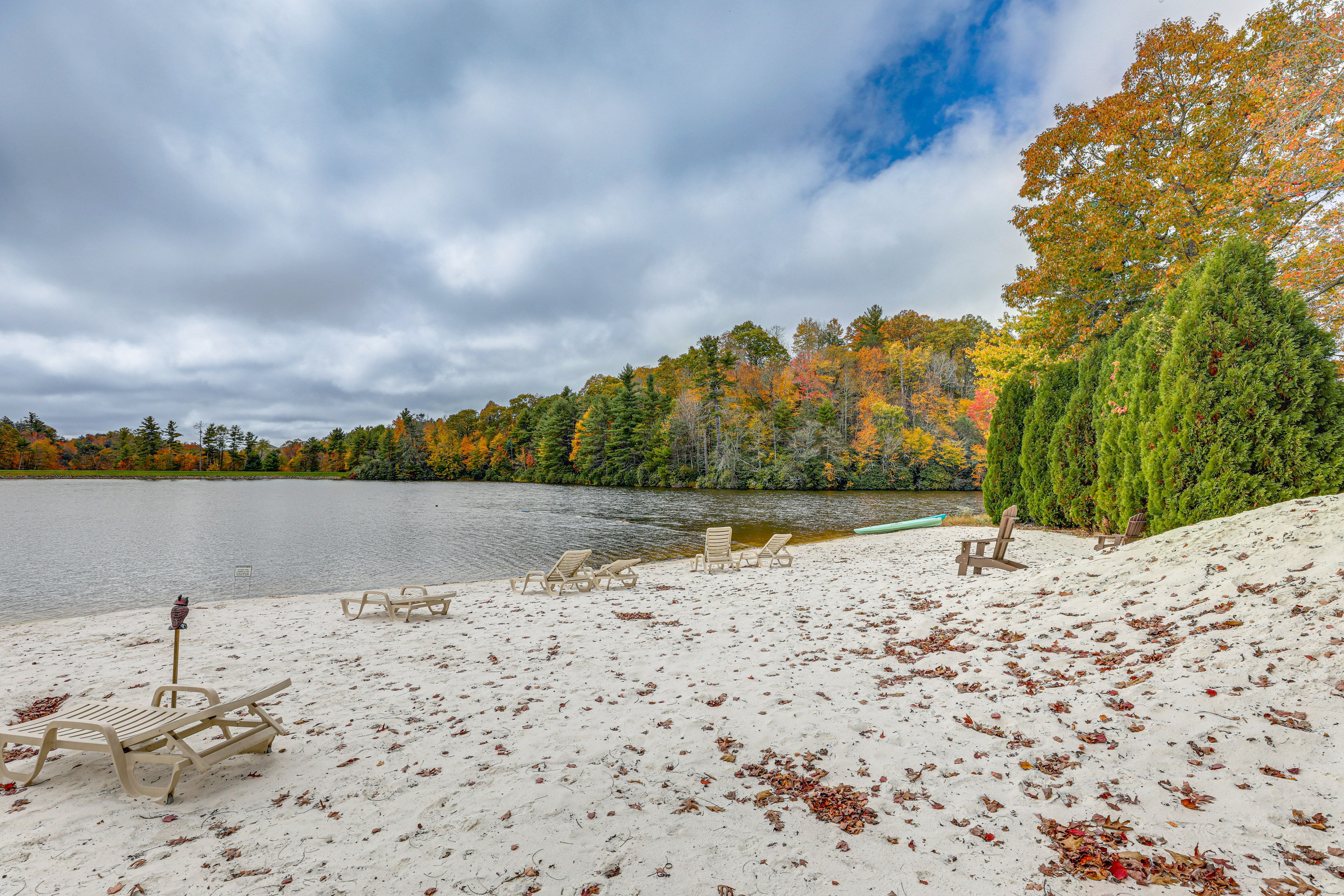 Linville Land Harbor | Community Beach & Lake Access | Leaf Peeping