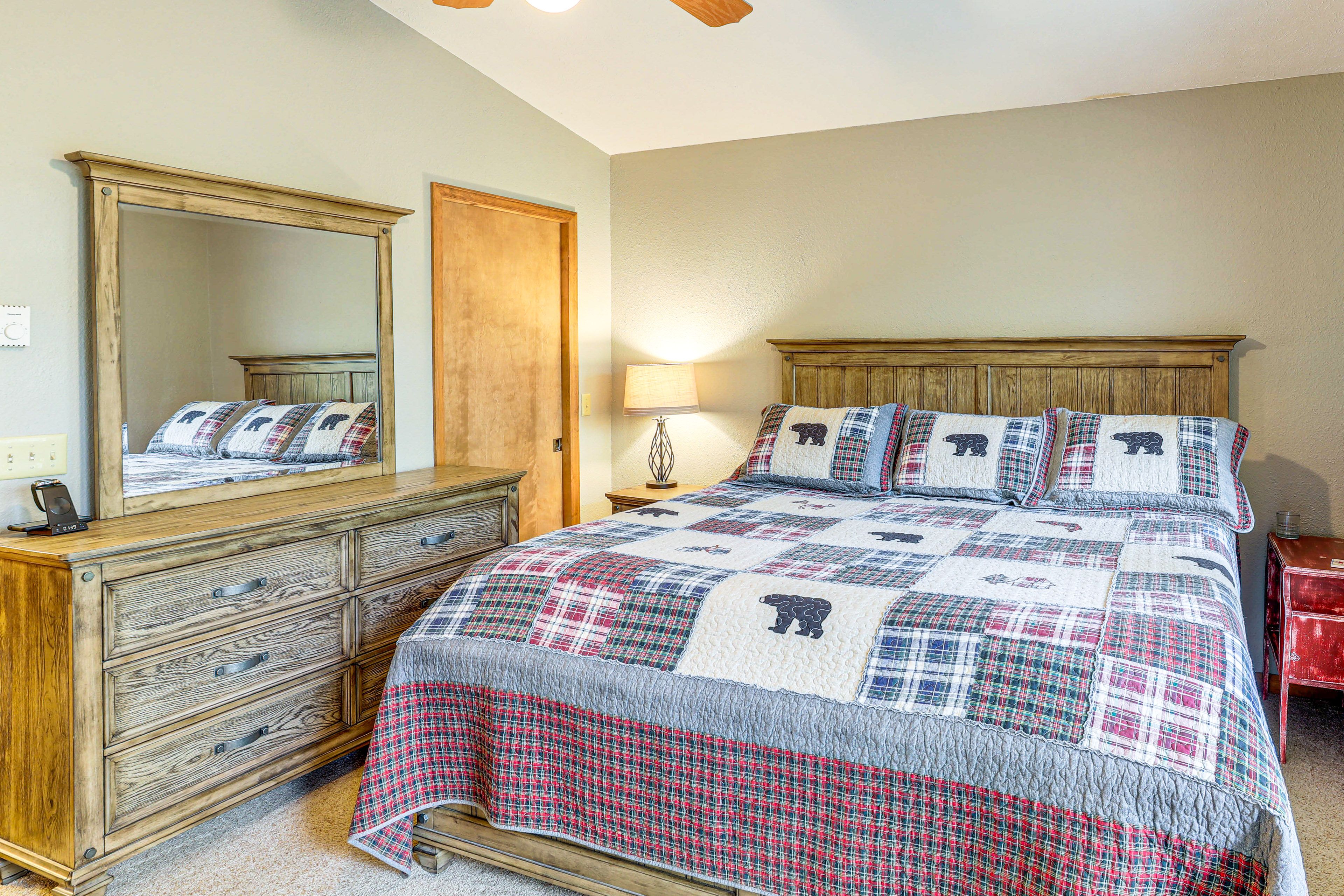 Bedroom 1 | King Bed | TV | Main Floor