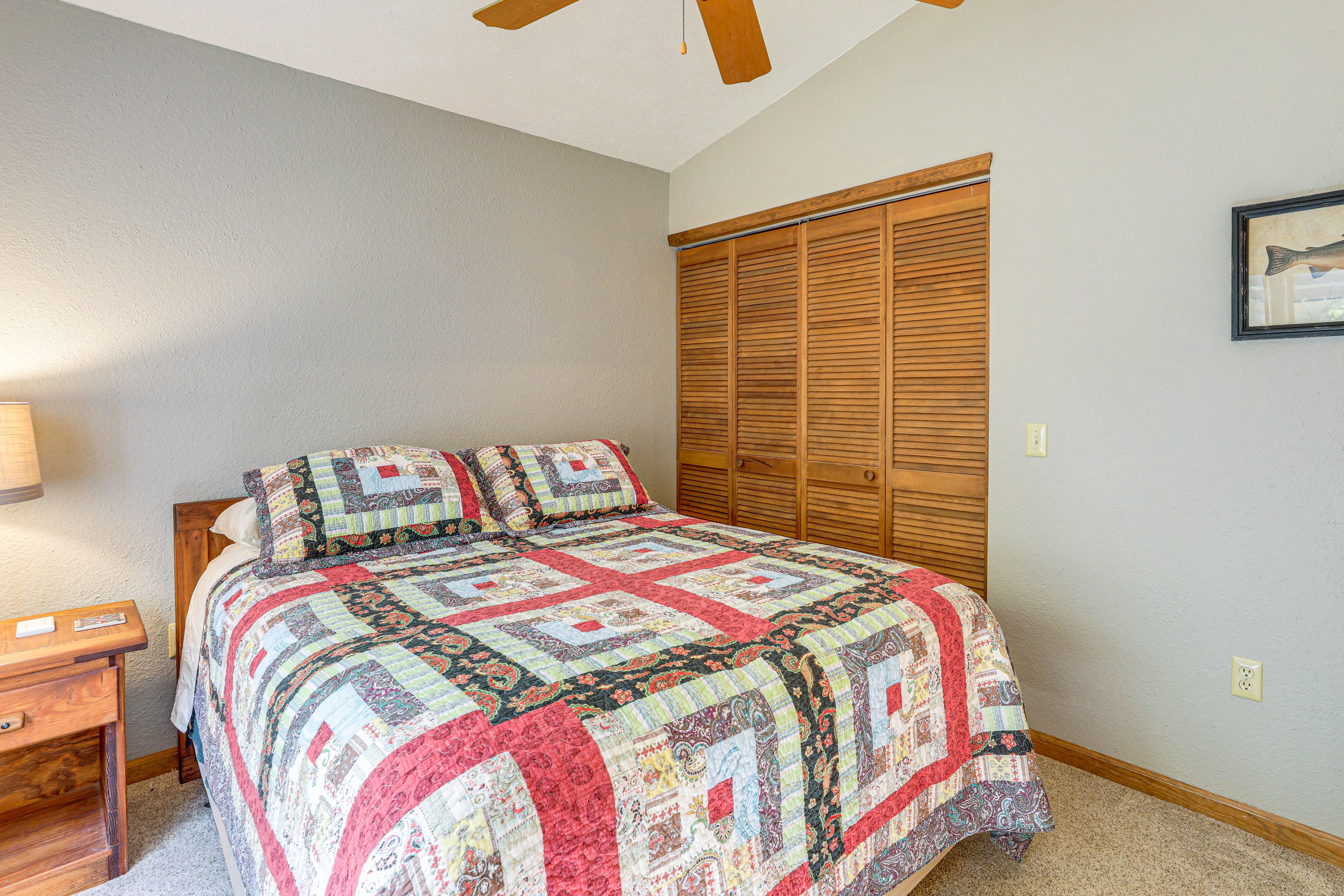 Bedroom 2 | Queen Bed | Main Floor