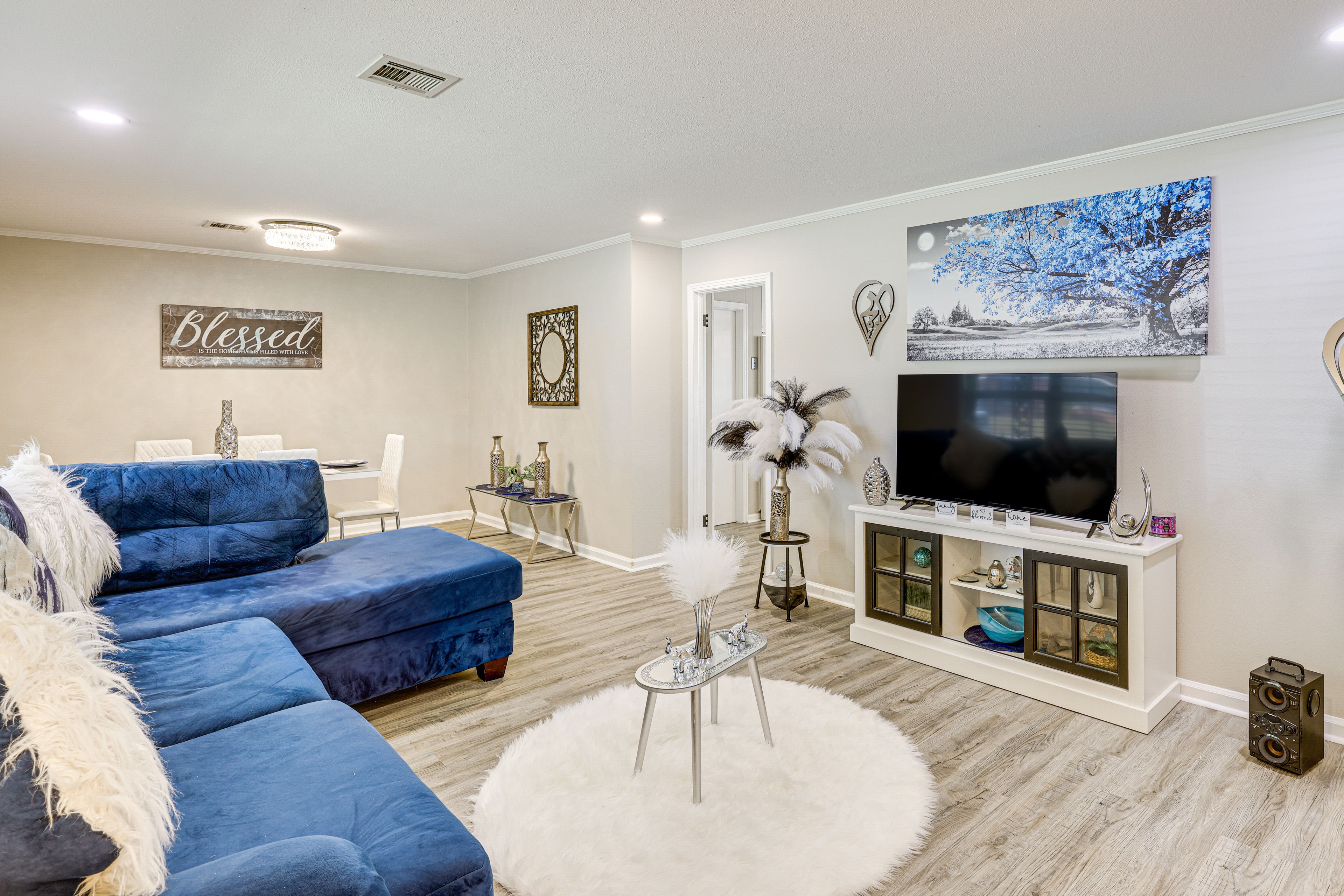 Living Room | Smart TV