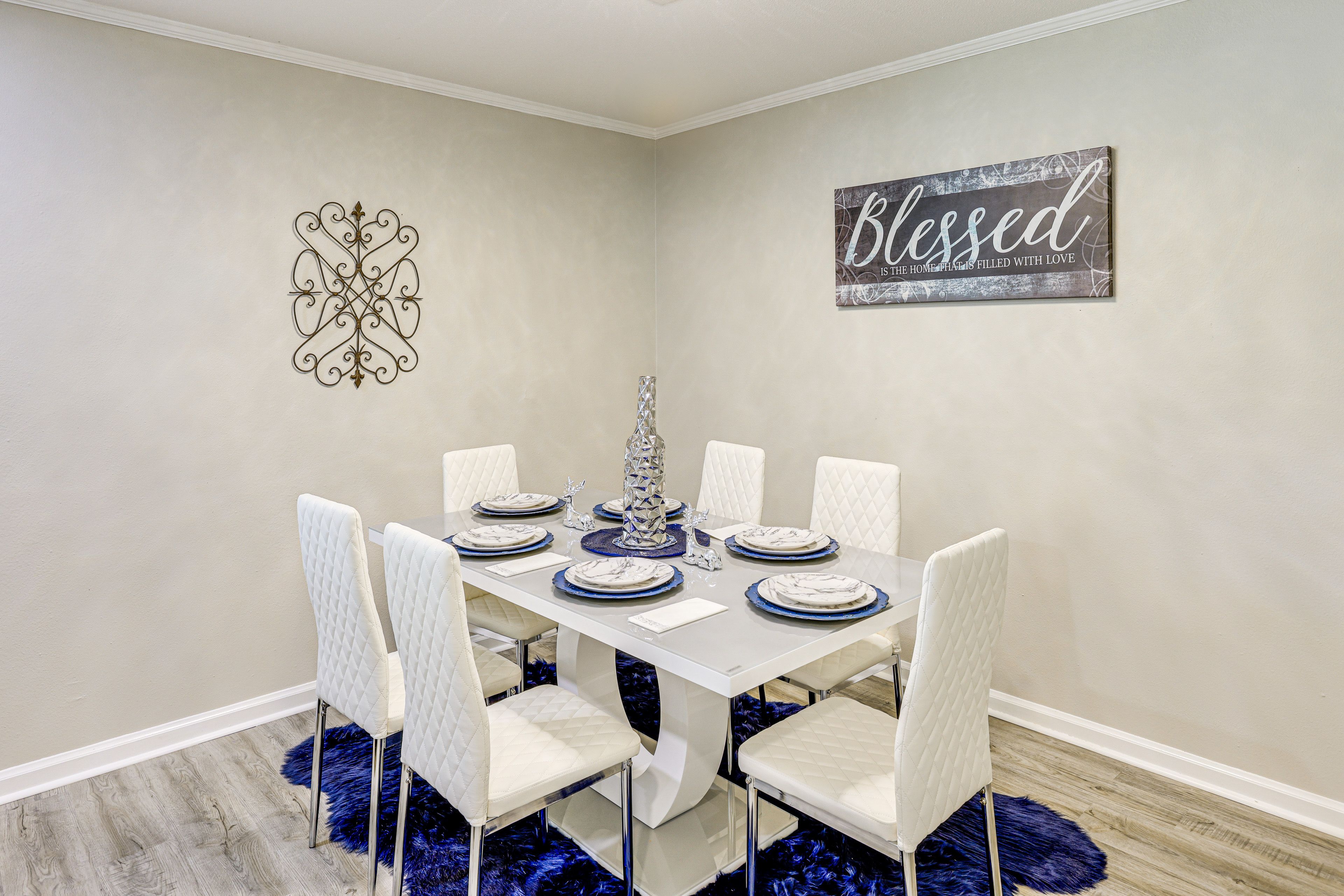Dining Area | Dishware/Flatware Provided