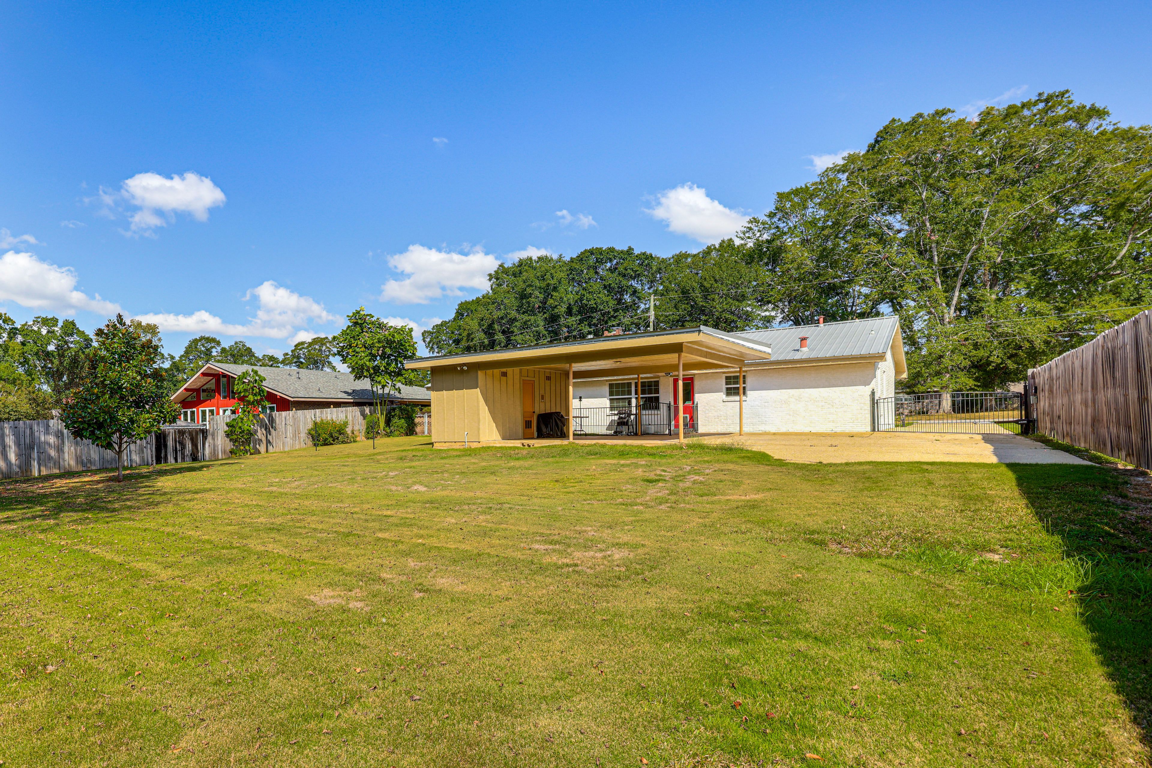 Fenced Backyard | Gas Grill