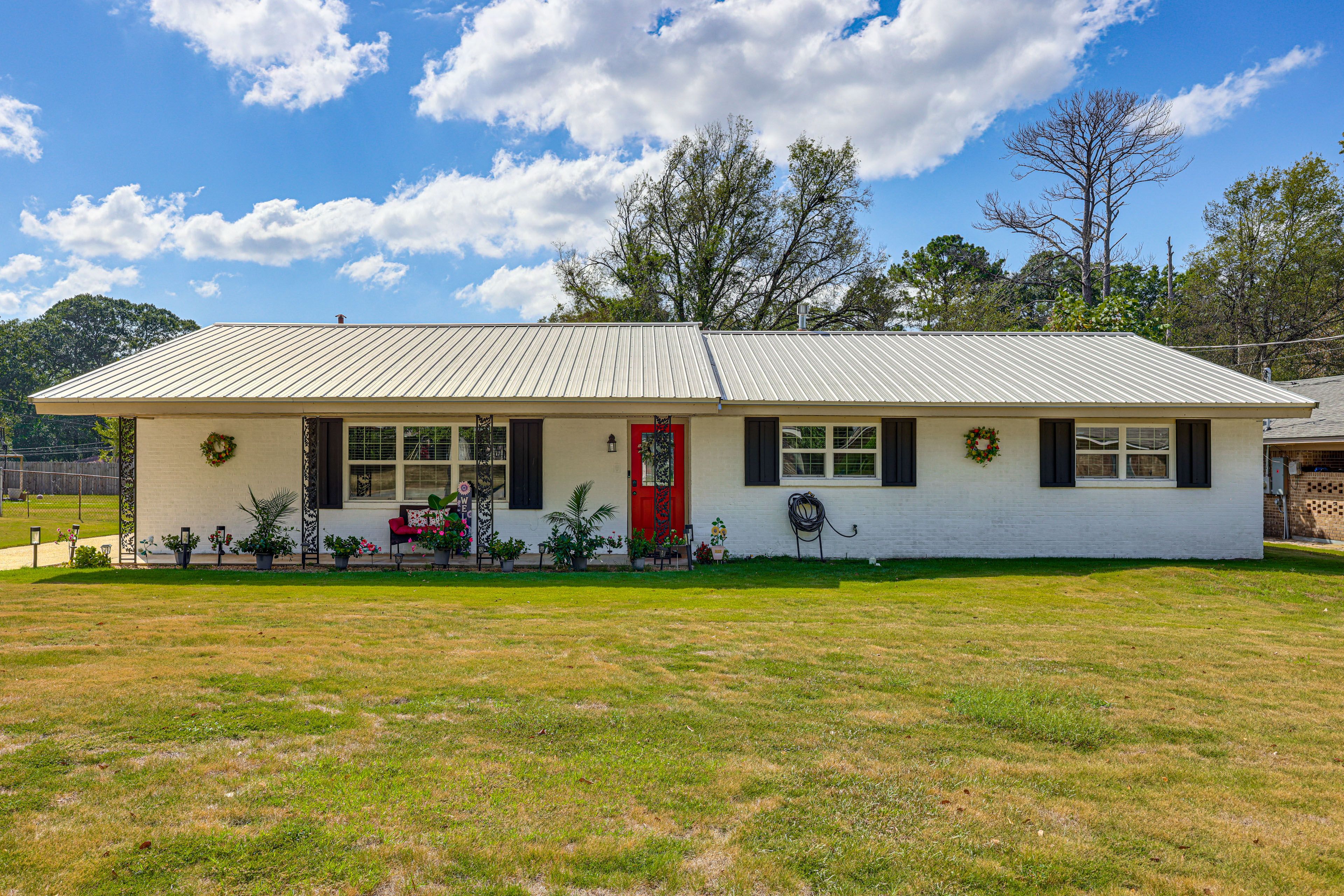 House Exterior | Driveway (2 Vehicles)