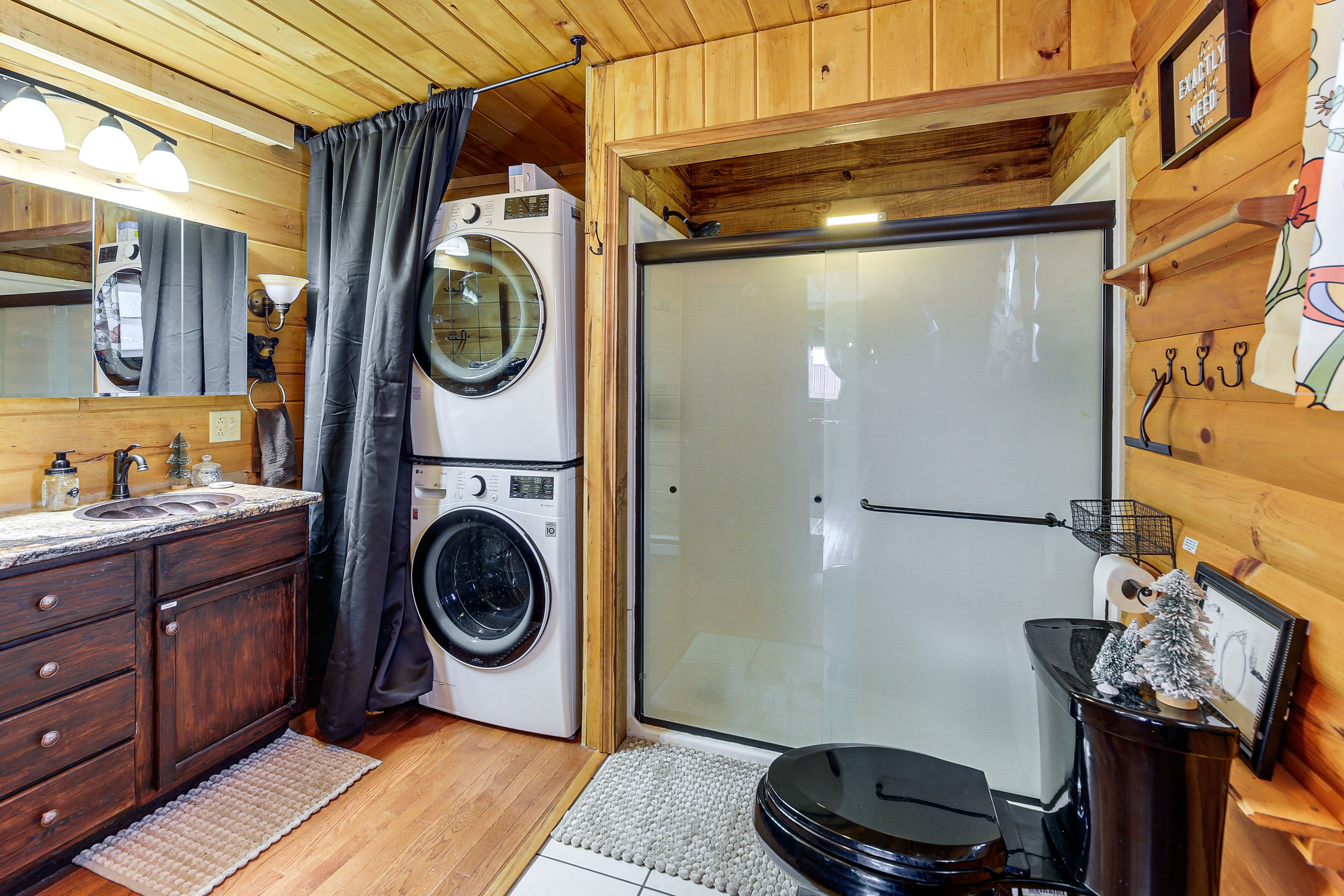 Full Bathroom | 1st Floor