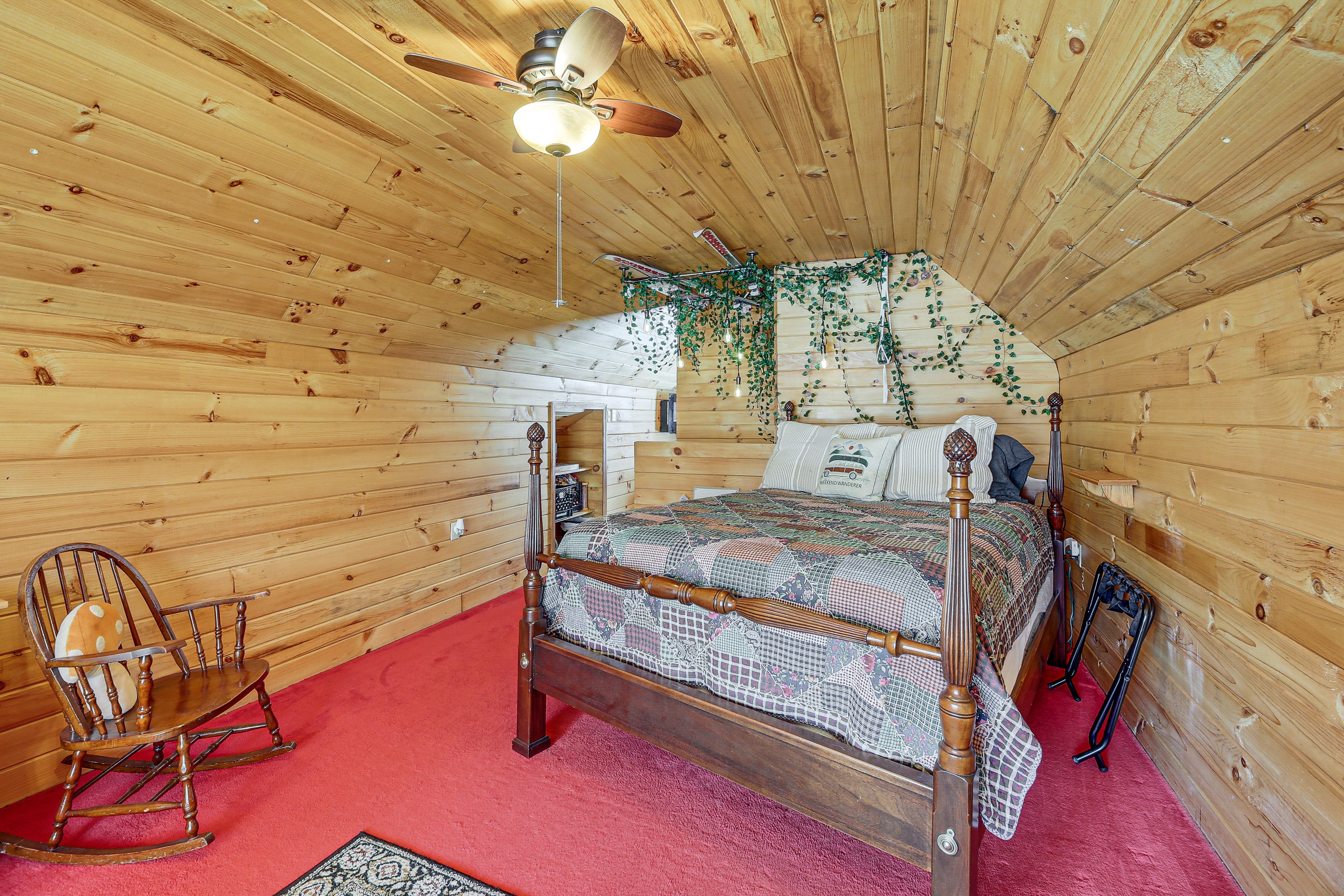 Bedroom 2 | Queen Bed | 2nd Floor