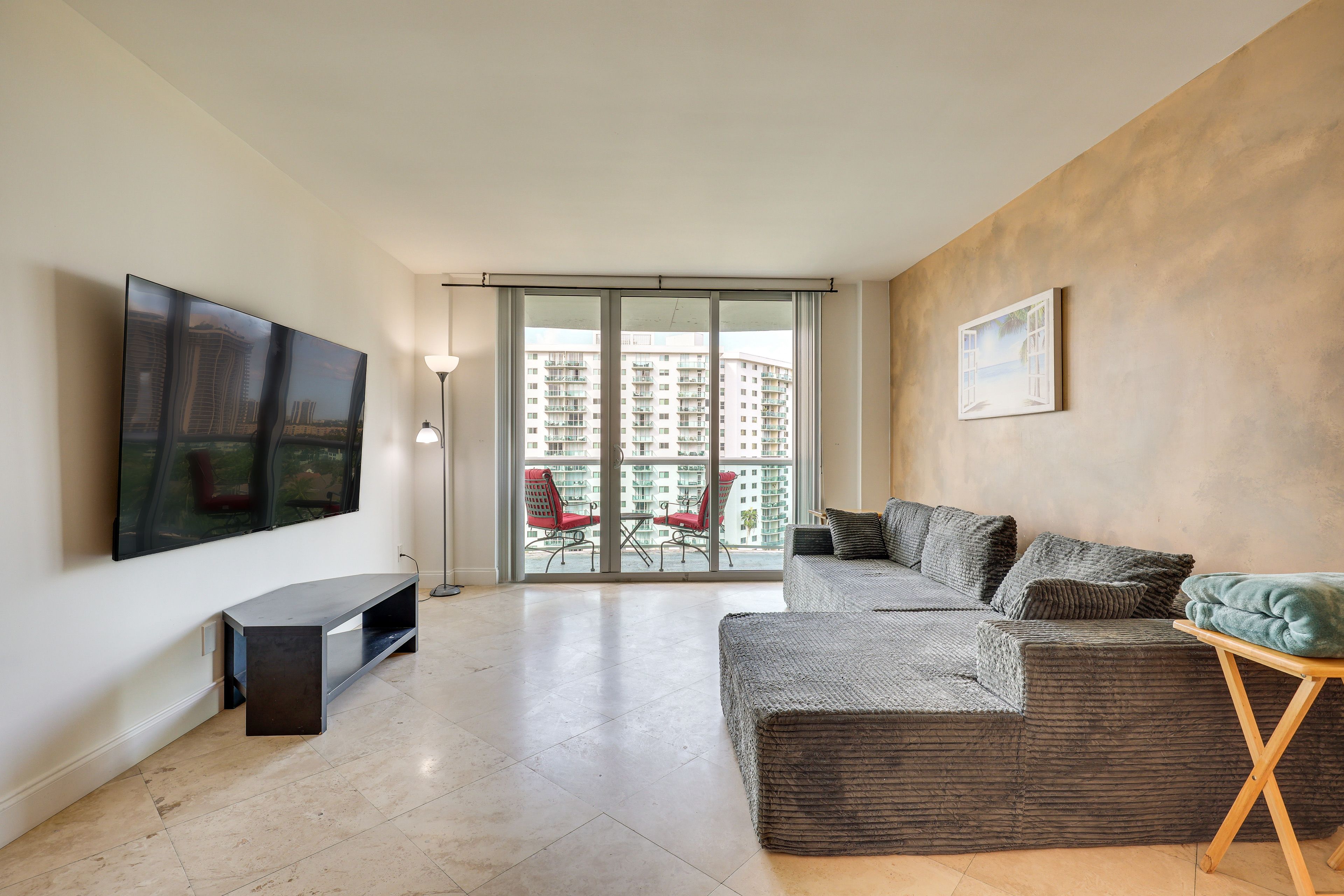 Living Room | Smart TV