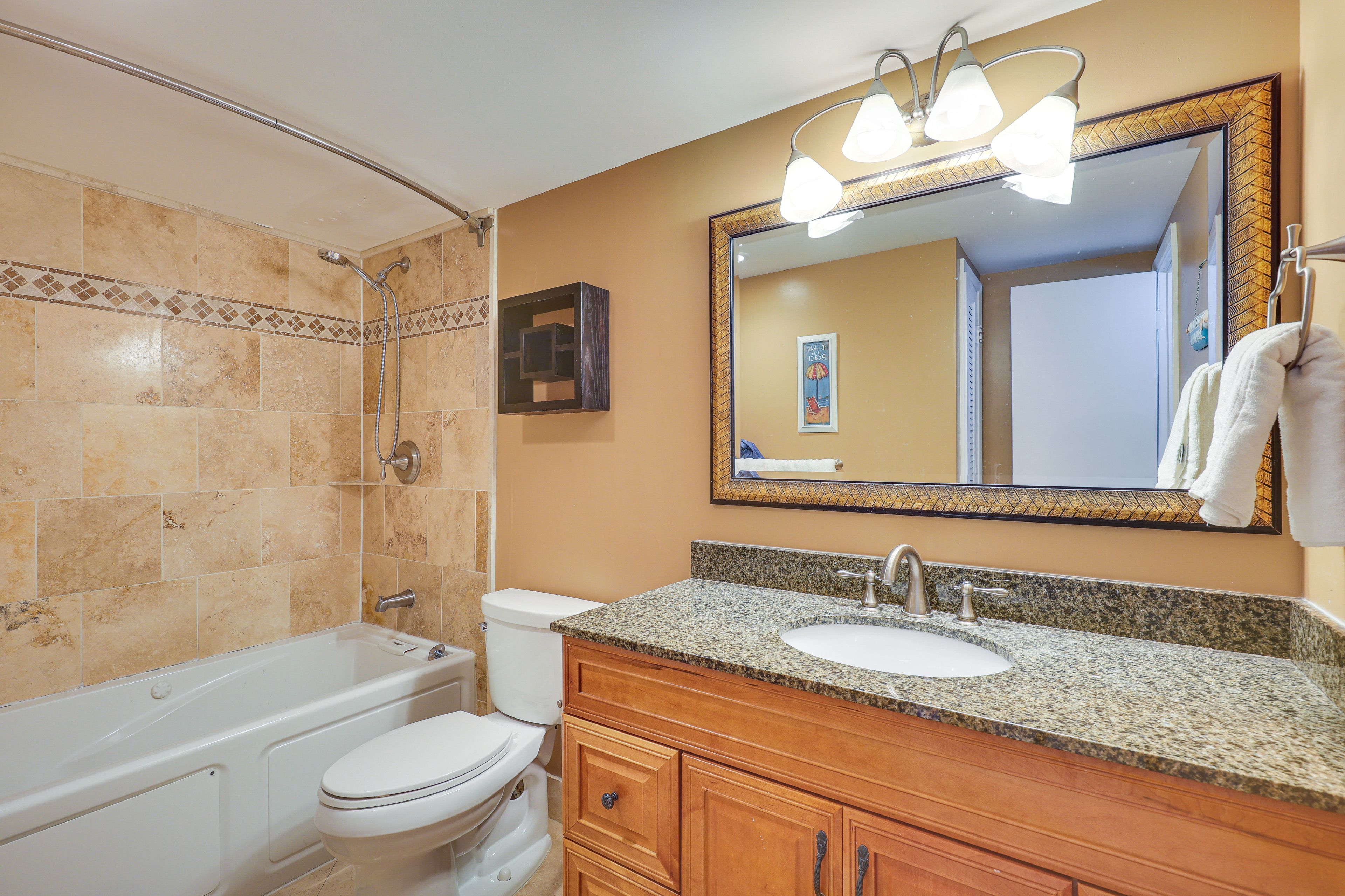 Full Bathroom | Towels Provided