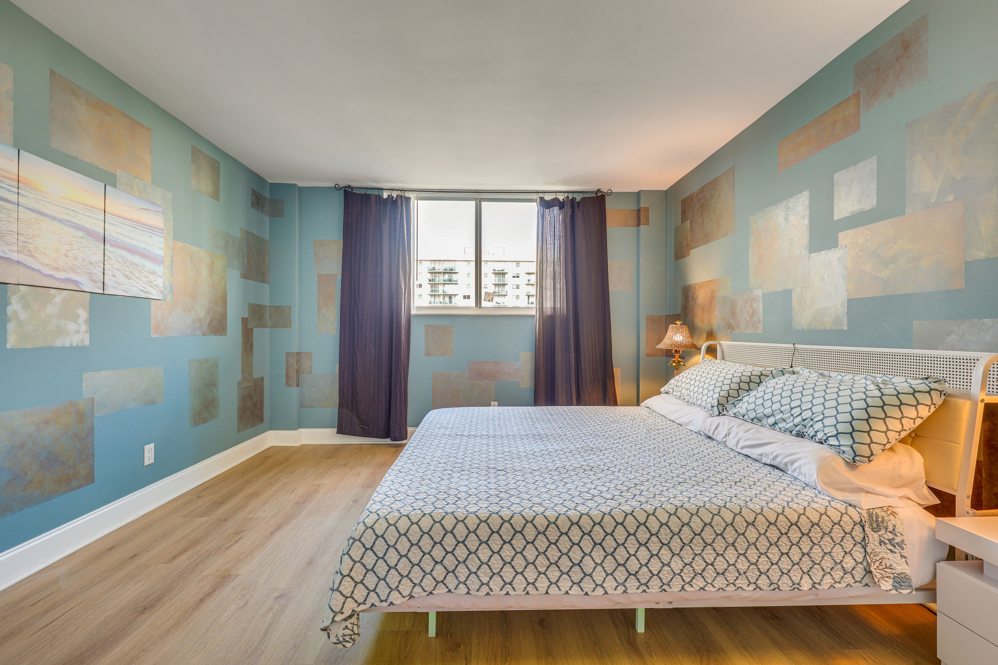 Bedroom | King Bed | Linens Provided