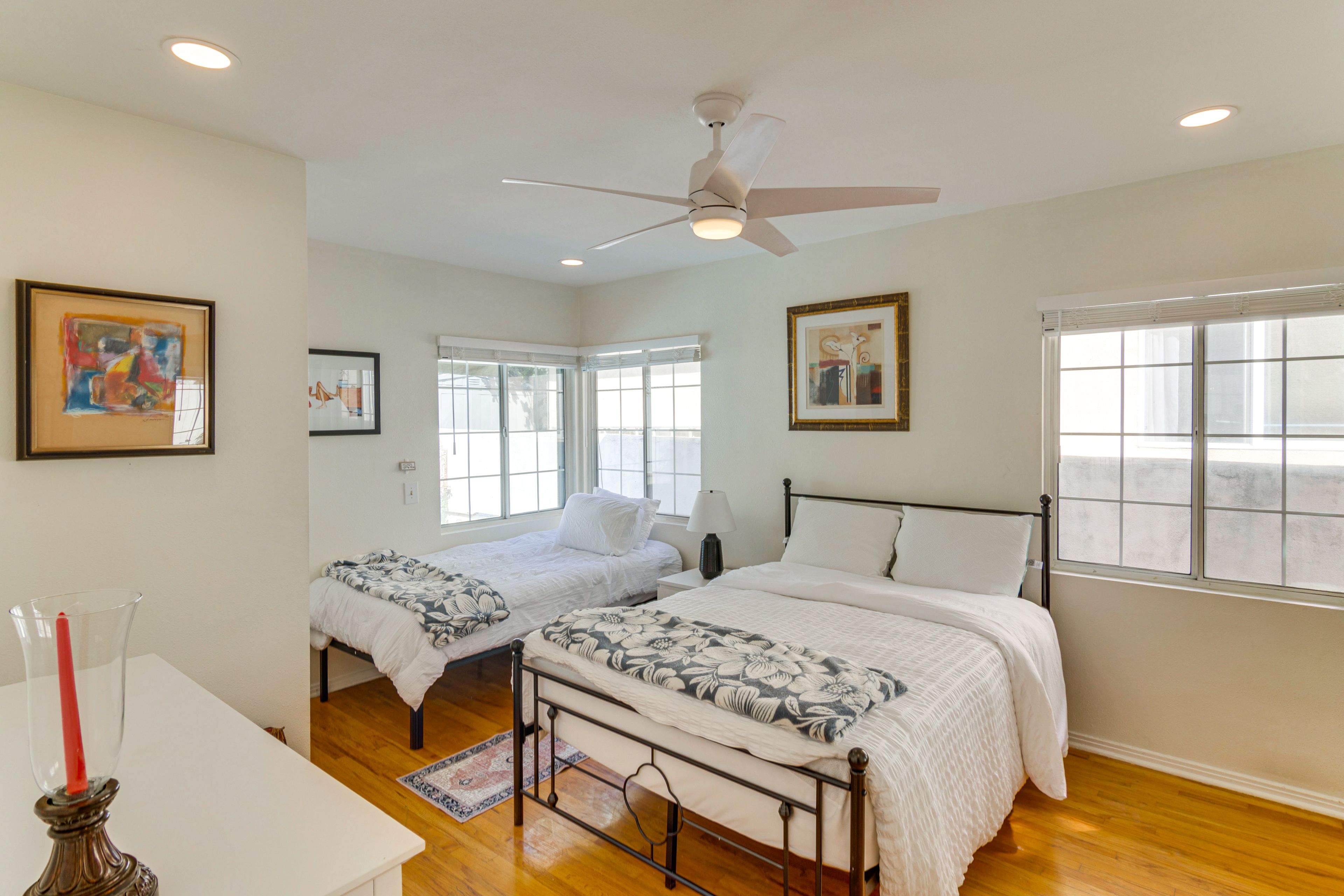 Bedroom 2 | Twin Bed | Queen Bed