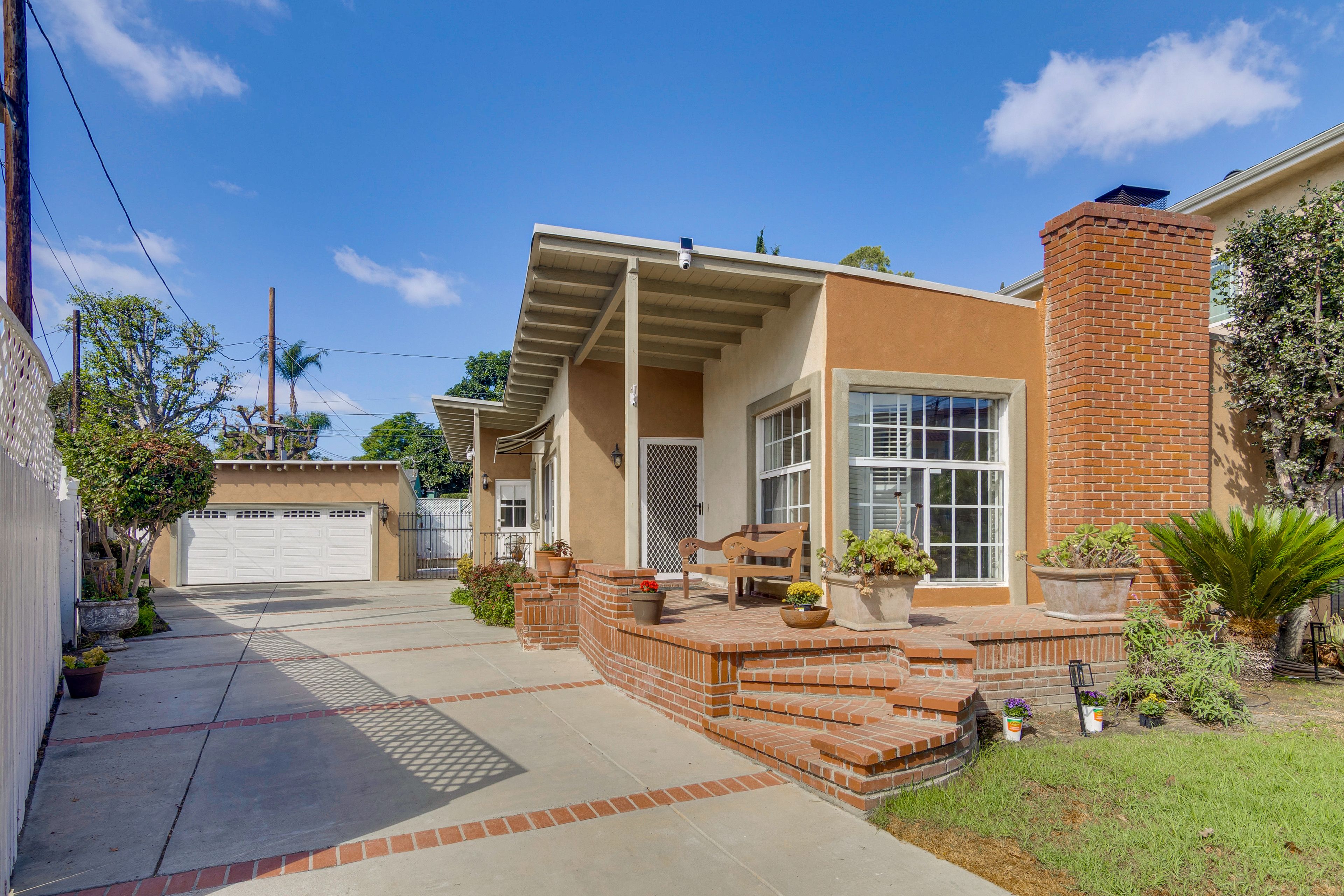 Parking | Driveway (5 Vehicles)