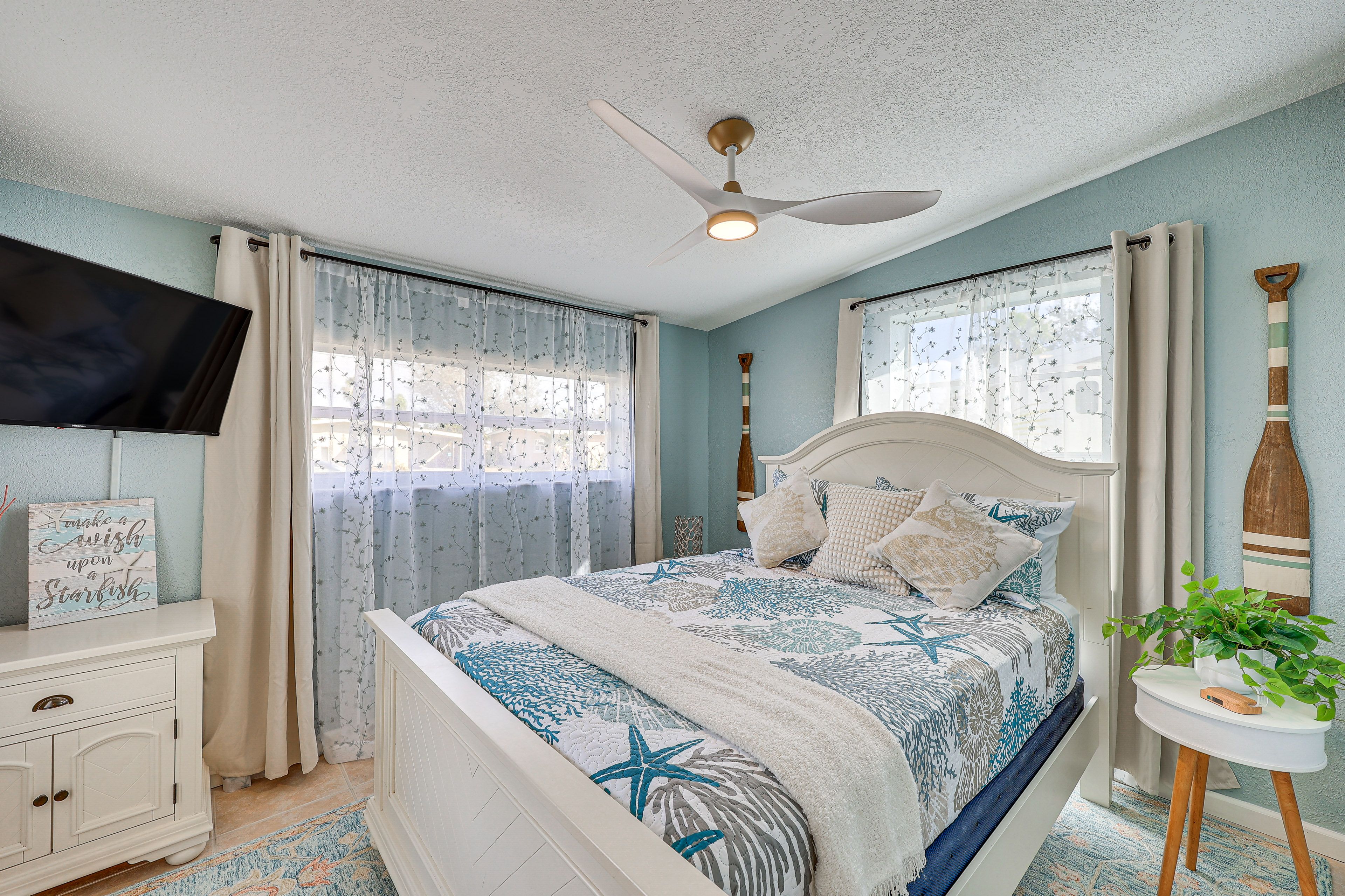 Bedroom 2 | Queen Bed