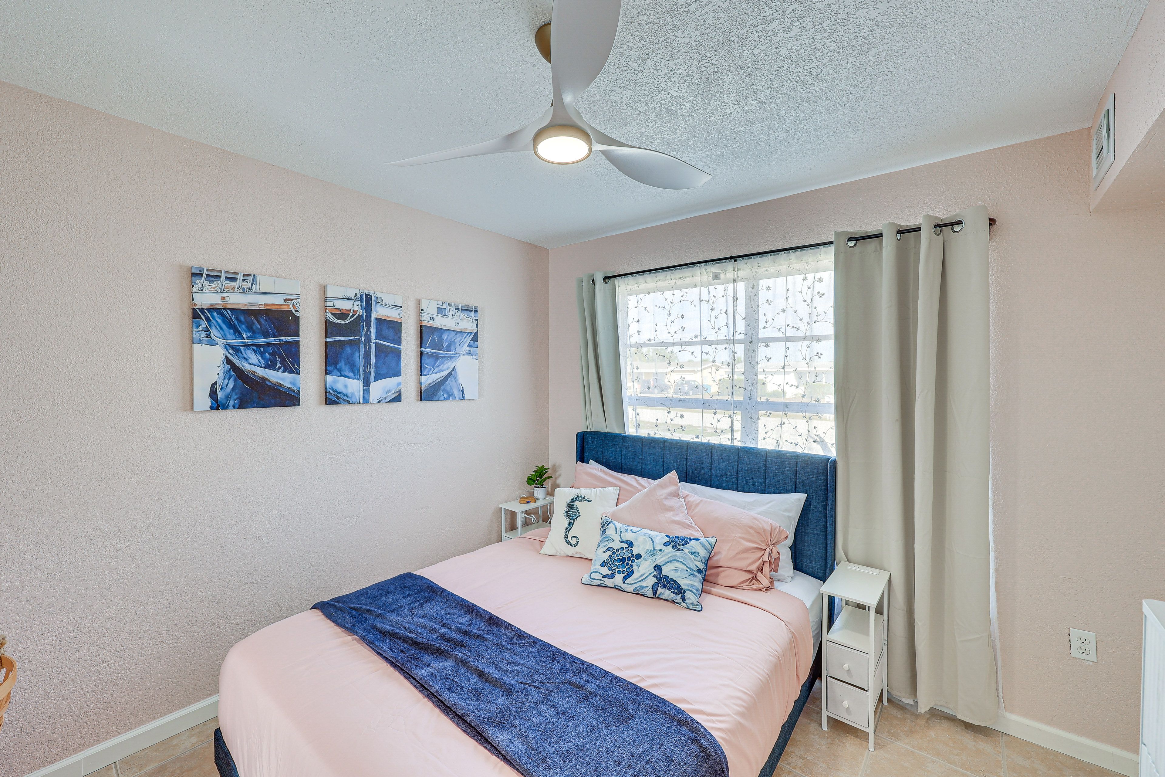 Bedroom 3 | Queen Bed