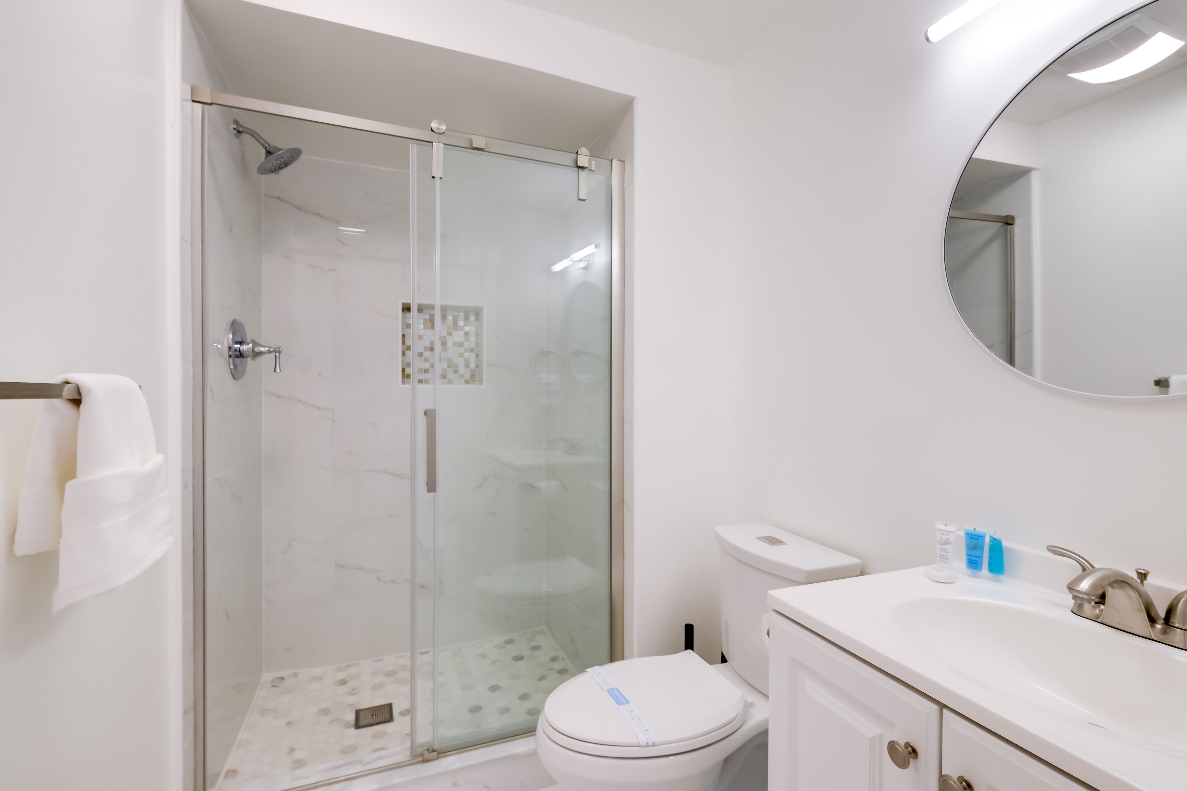 Full Bathroom | 2nd Floor