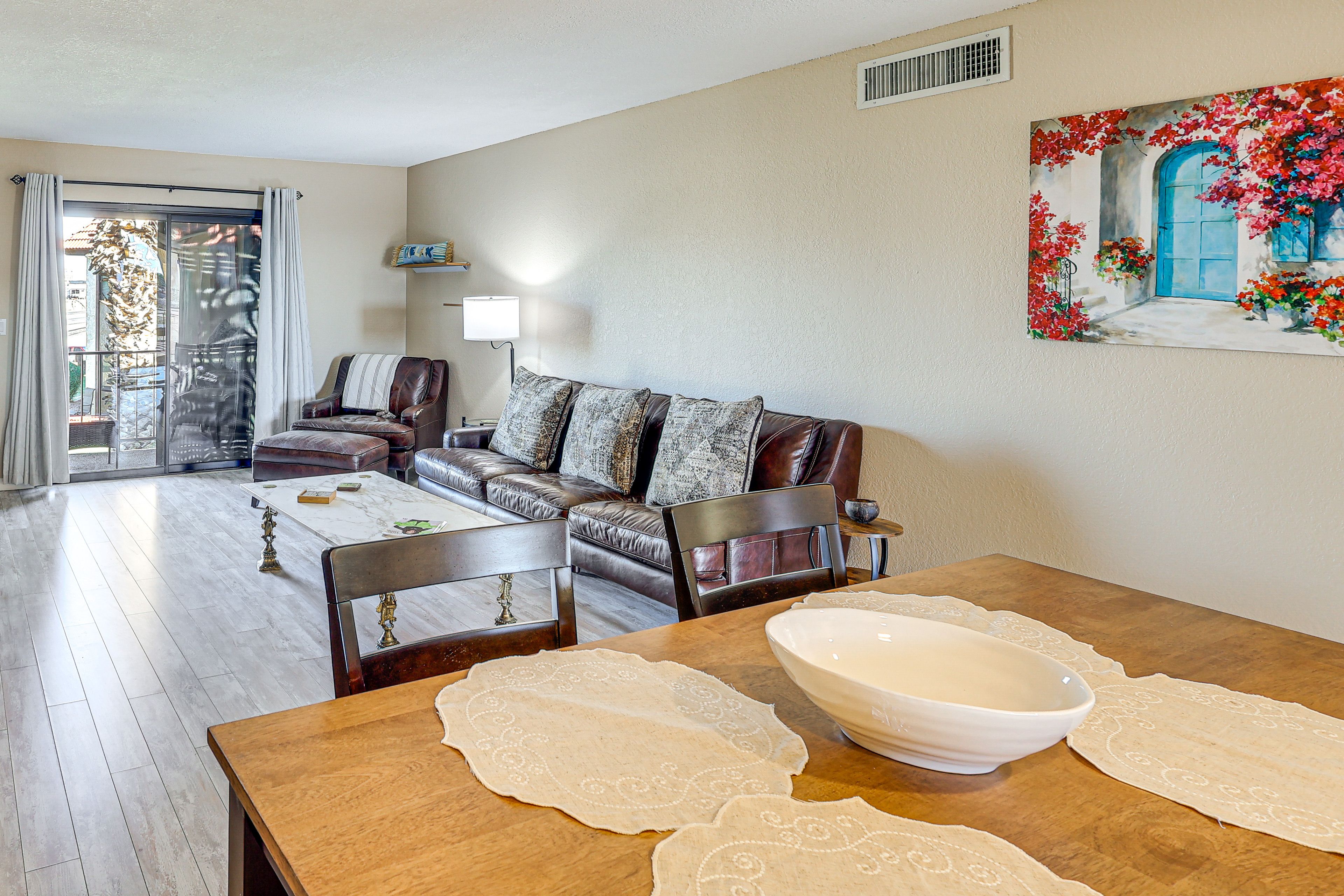 Dining Area | Dishware/Flatware Provided