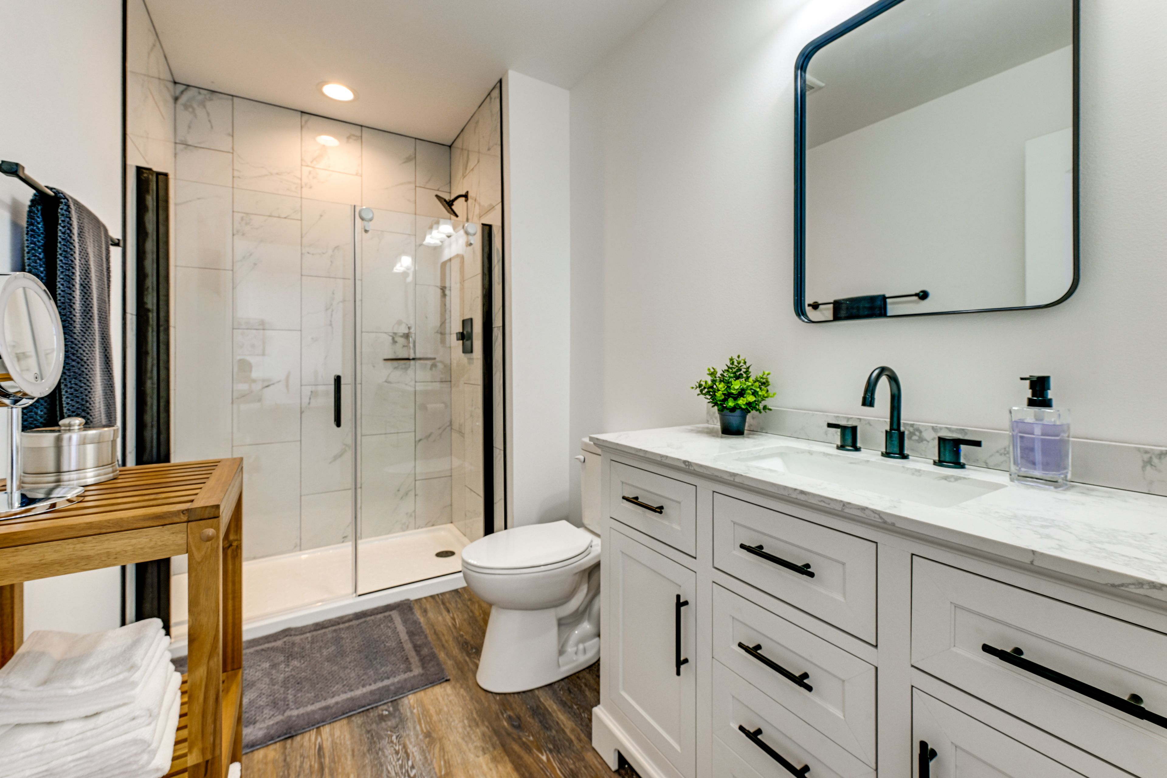 Bathroom | Main Level