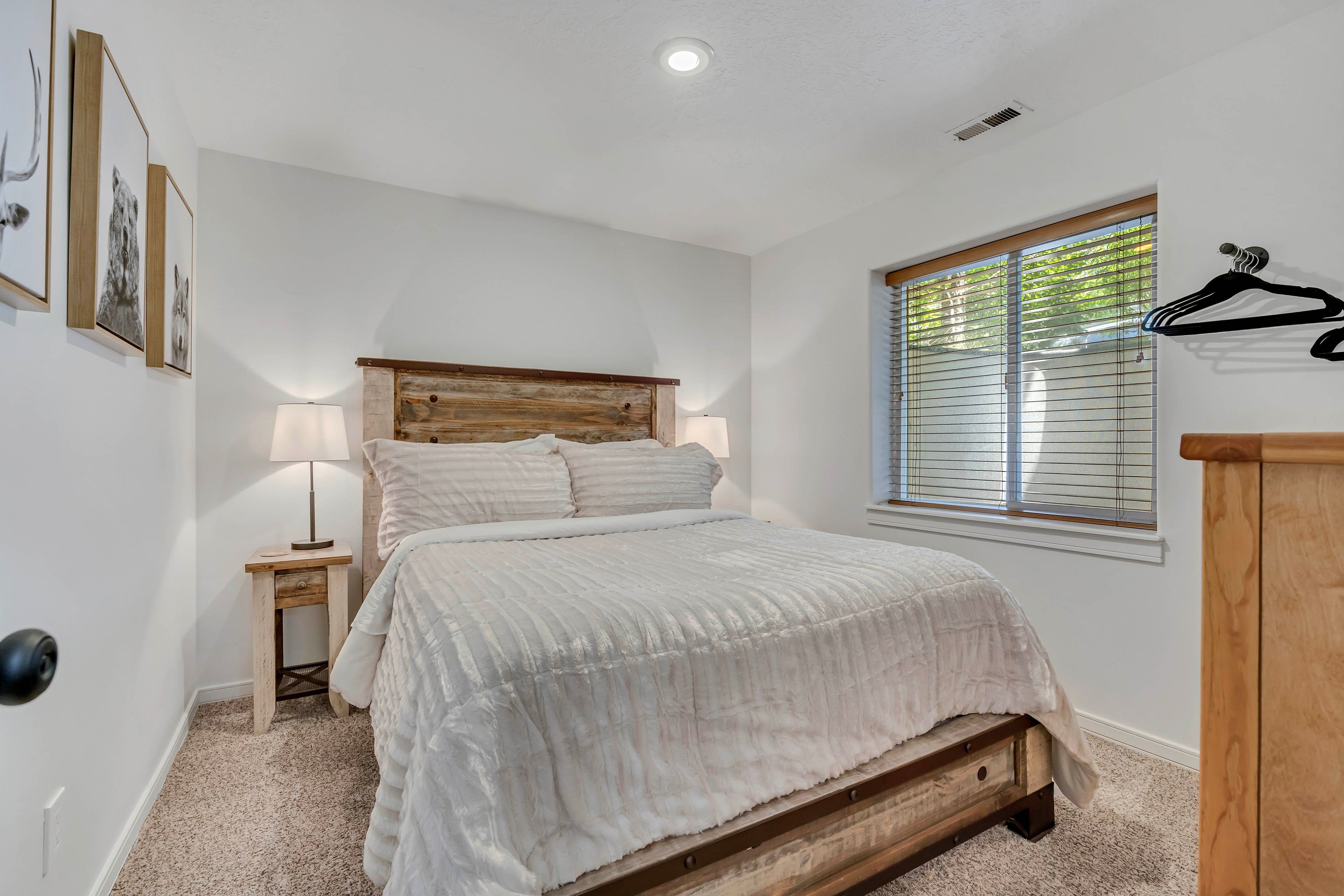 Bedroom 4 | Queen Bed | Basement Level