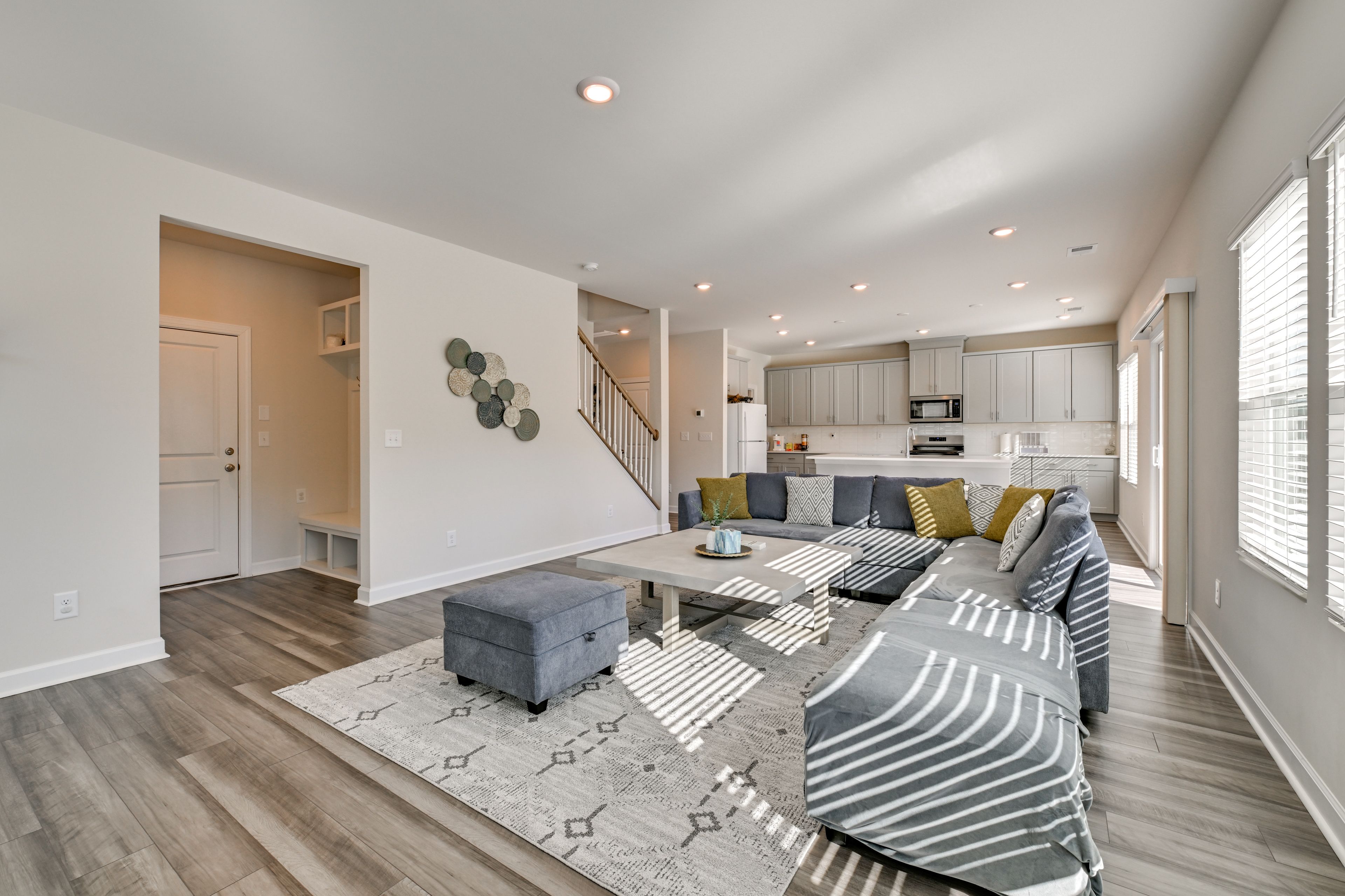 Living Room | 1st Floor | Smart TV | Free WiFi | Electric Fireplace