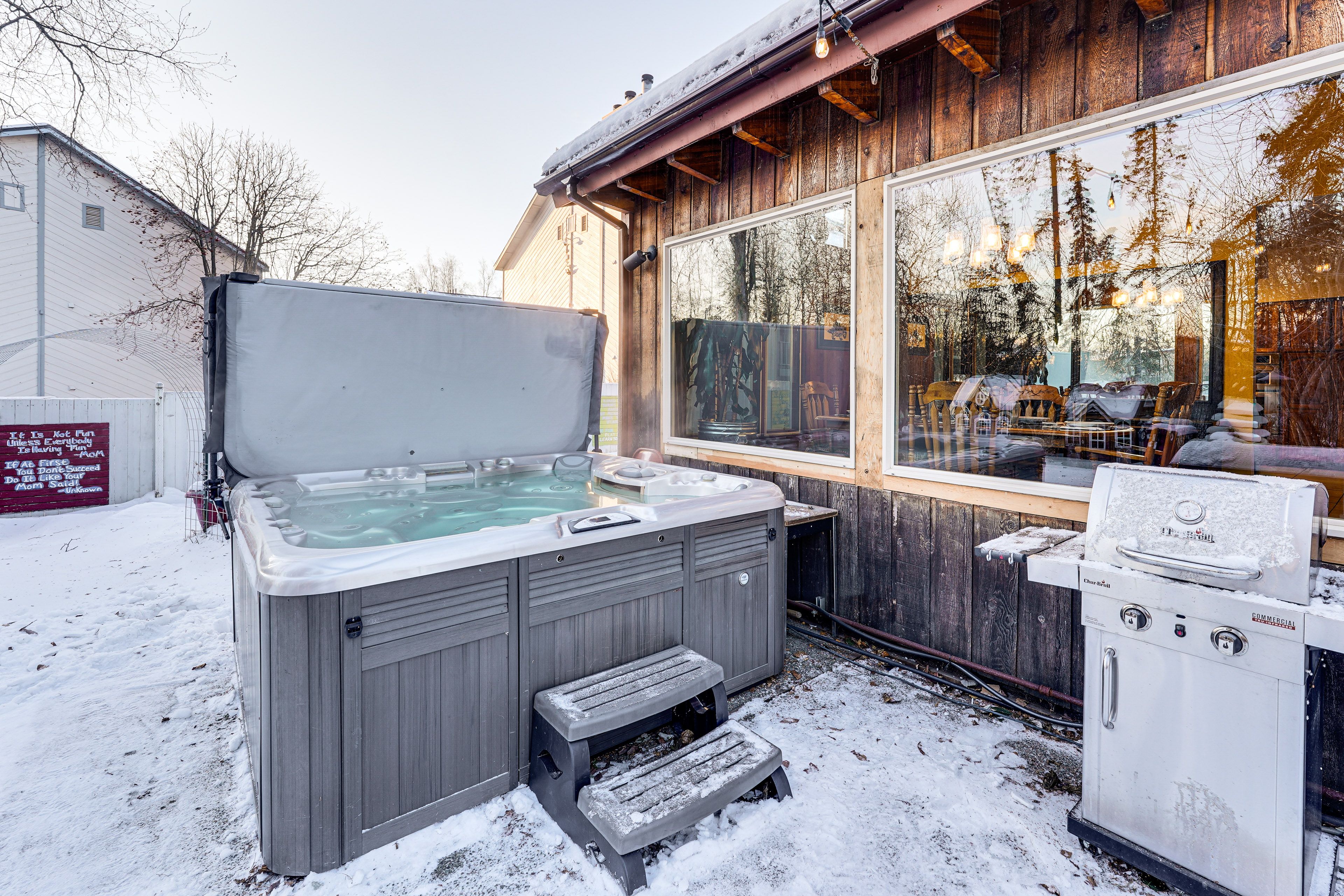 Private Yard | Hot Tub | Natural Gas Grill