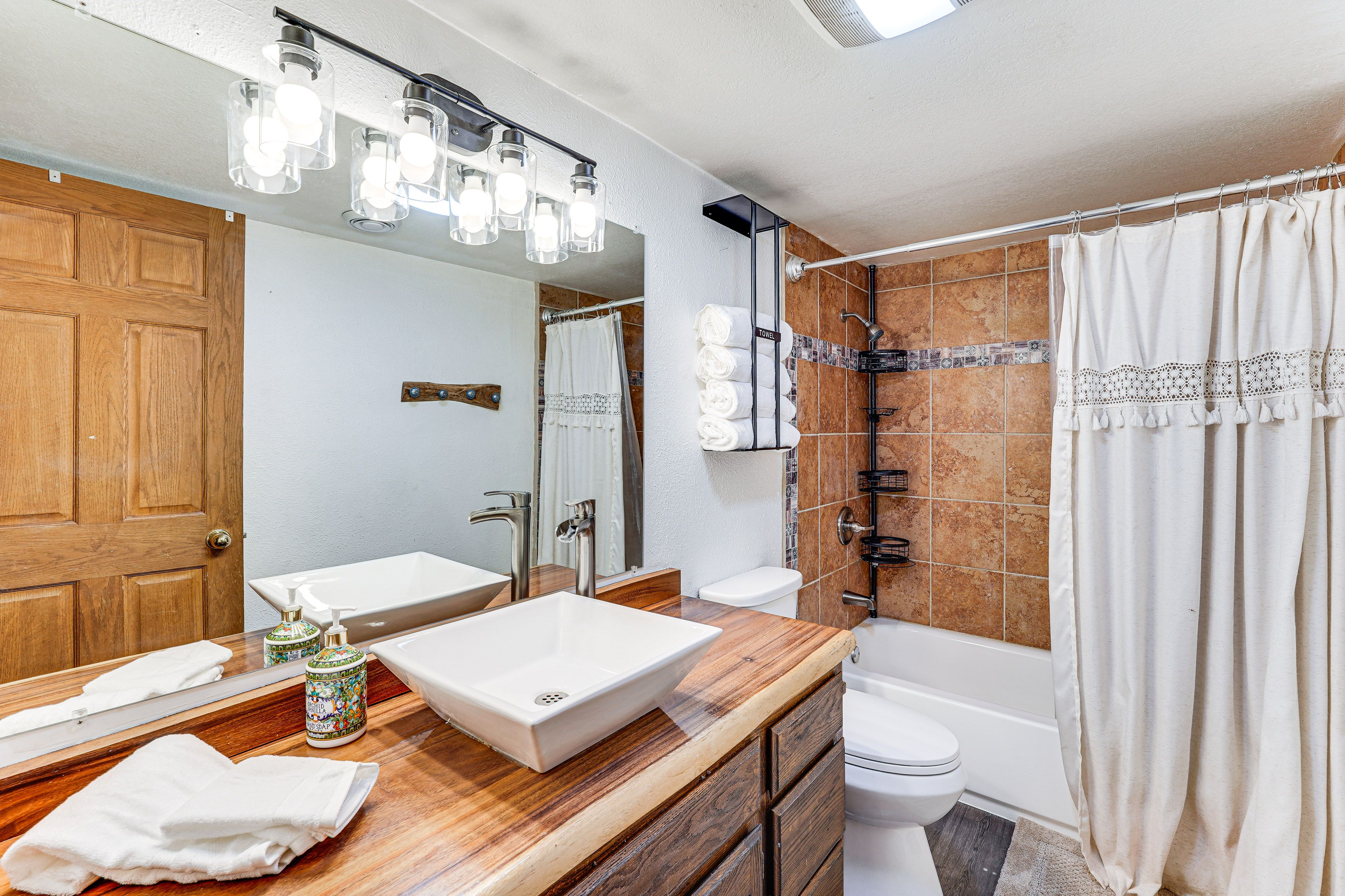 Full Bathroom | Complimentary Toiletries | Hair Dryer | Main Level