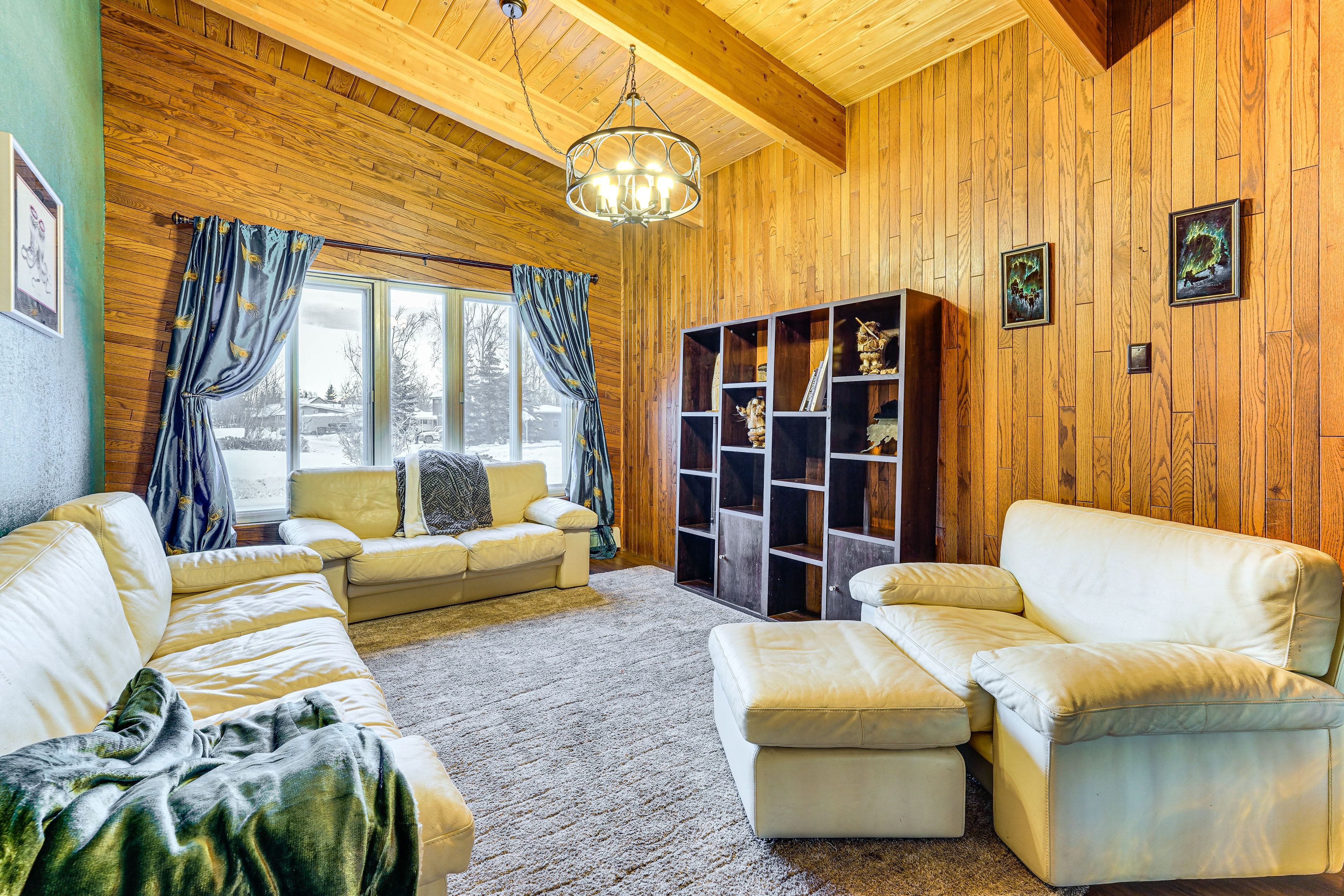 Family Room | Main Level