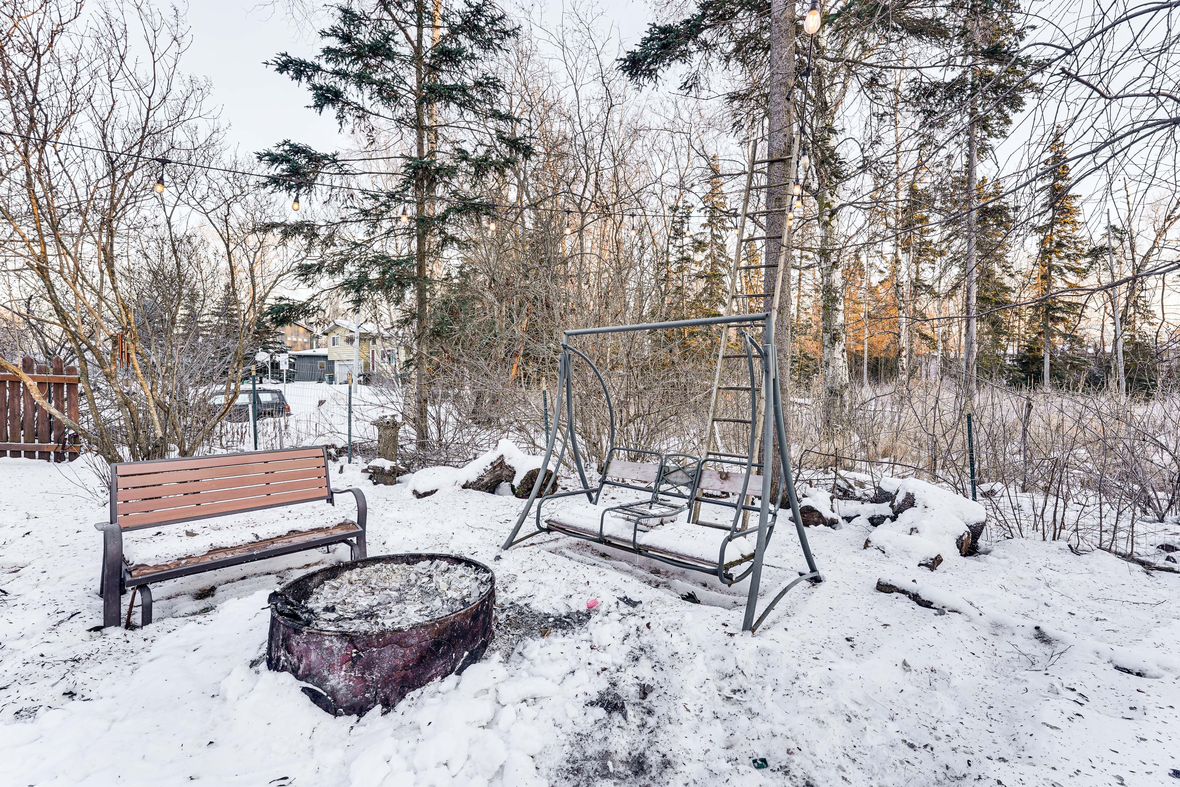 Private Yard | Fire Pit | Hot Tub | Natural Gas Grill