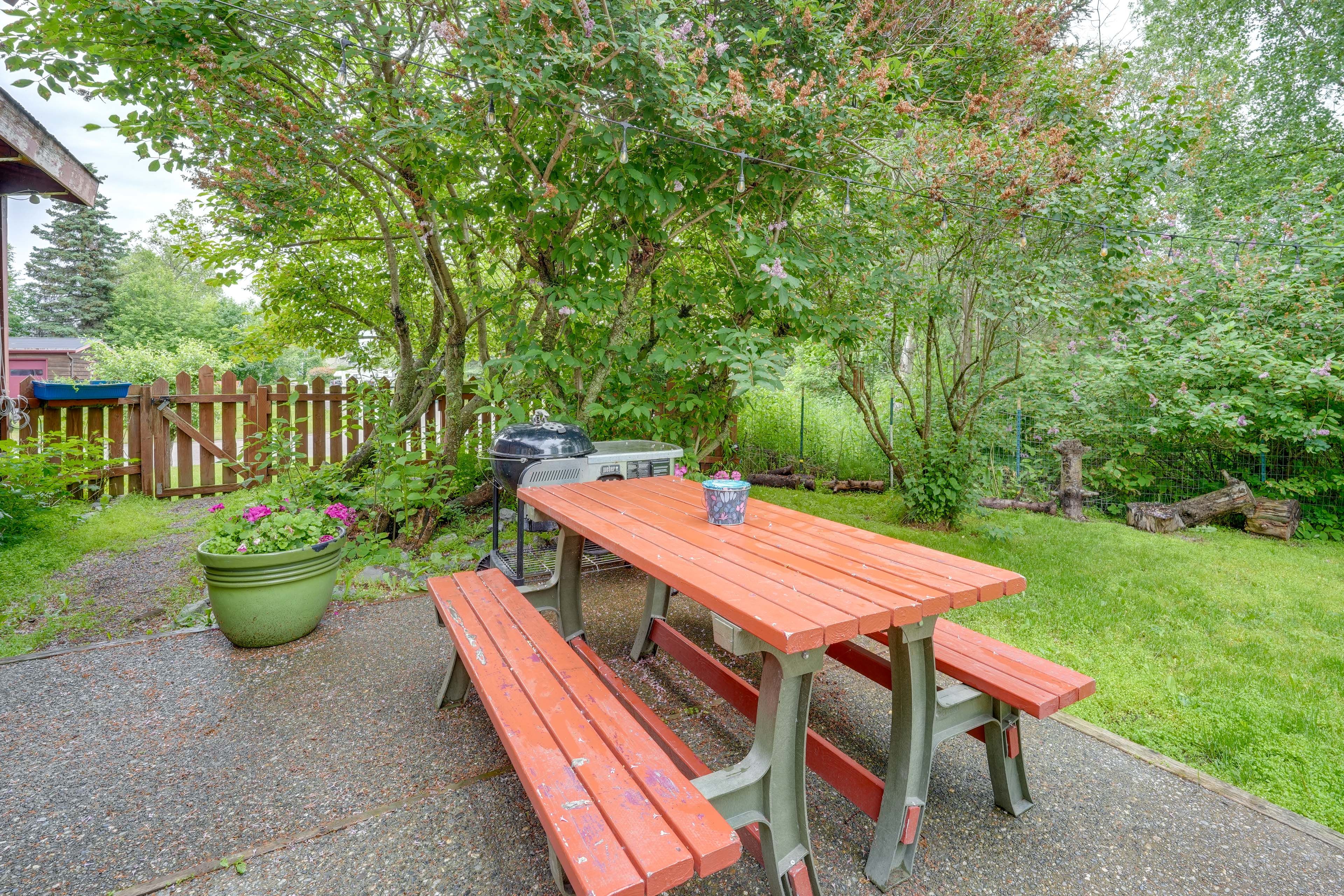 Private Yard | Hot Tub | Natural Gas Grill