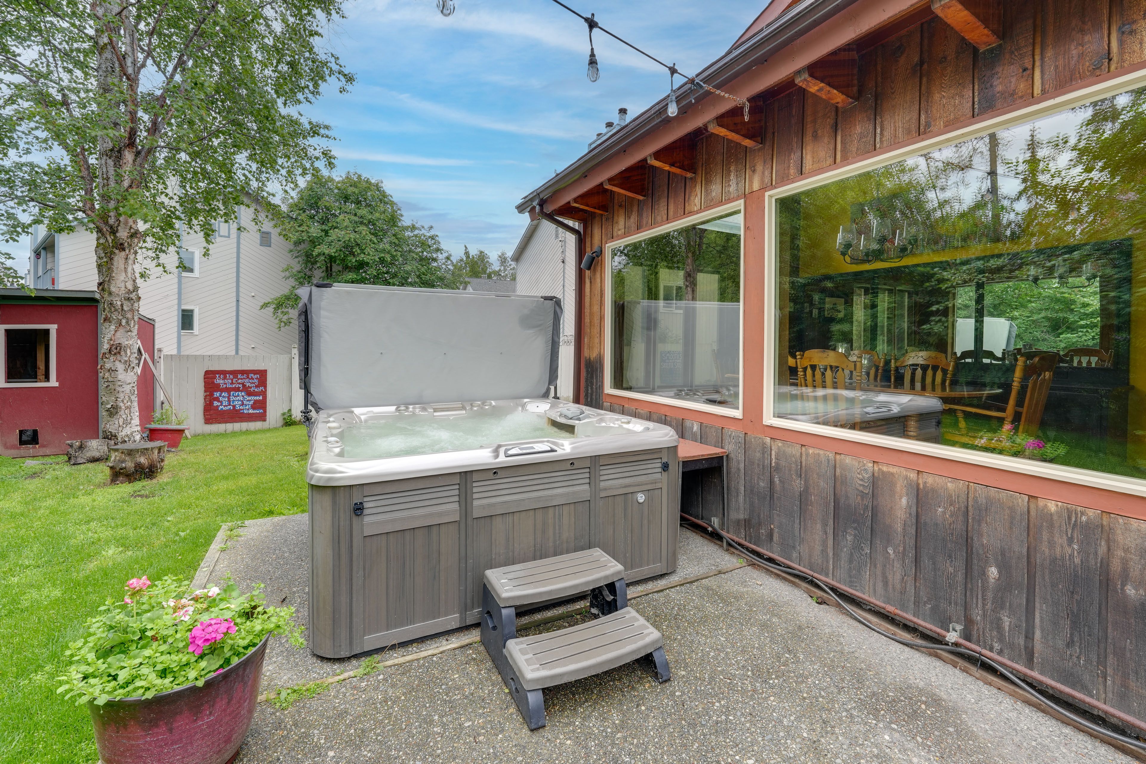 Private Yard | Hot Tub | Natural Gas Grill