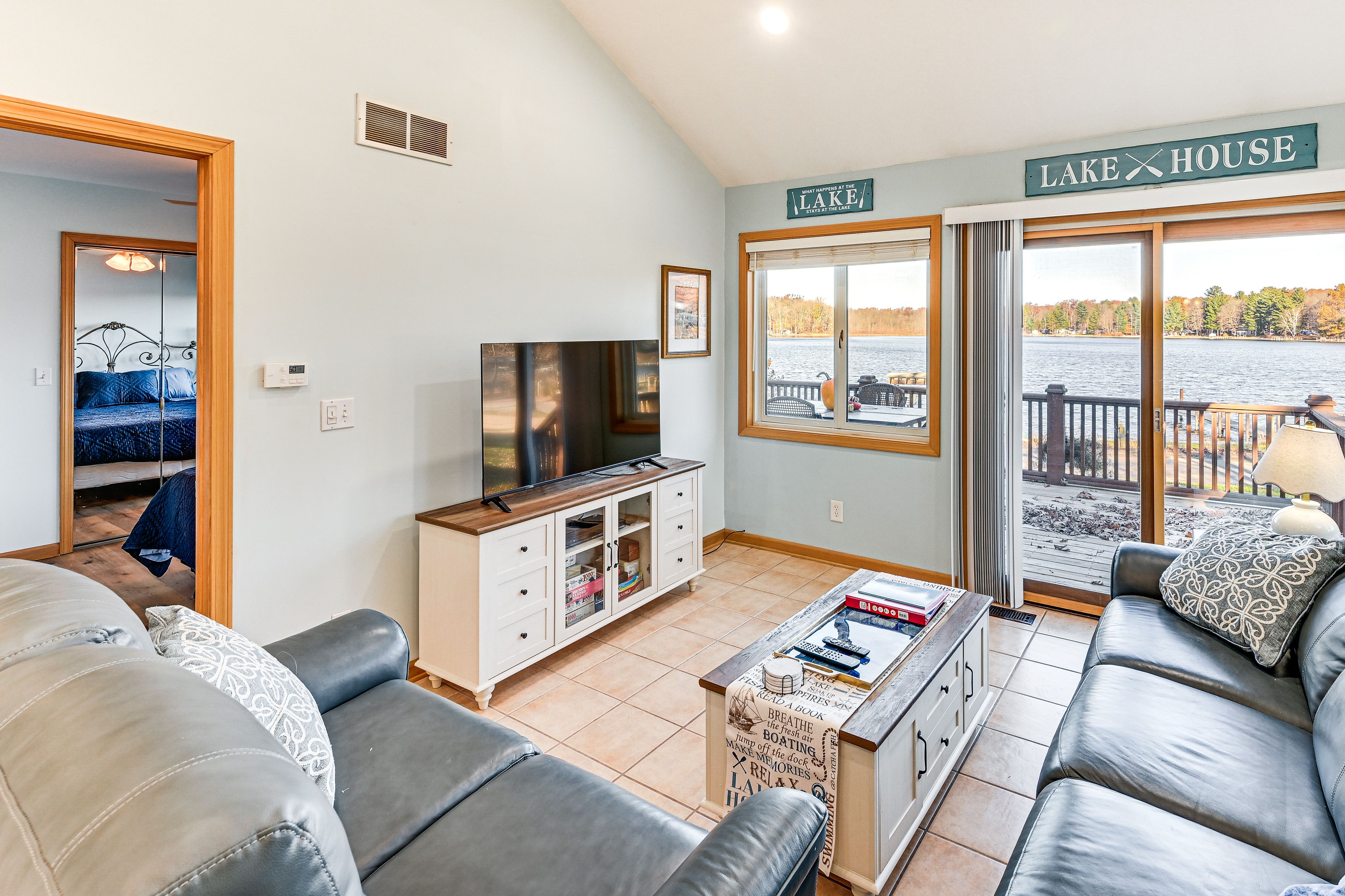 Living Room | Smart TV