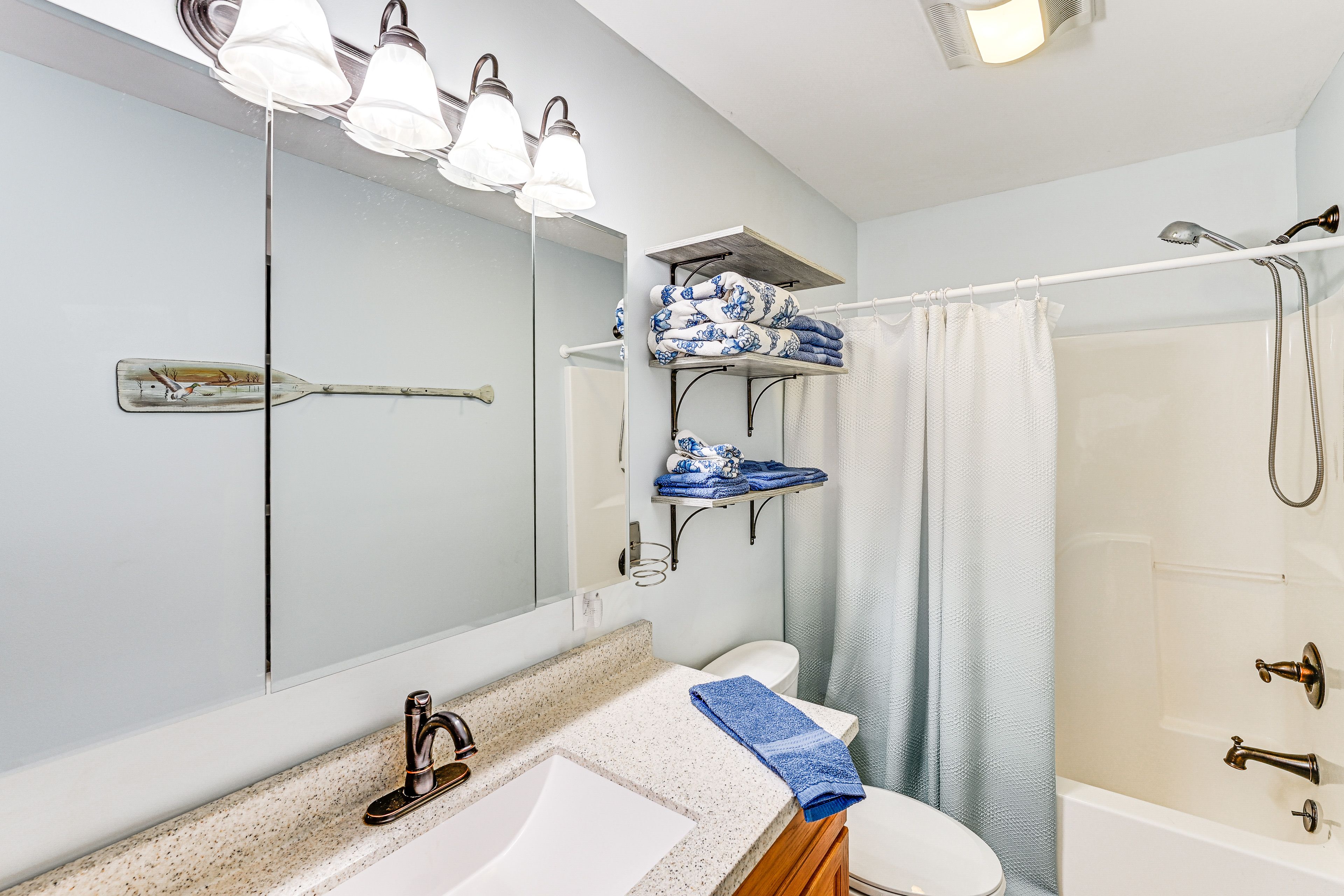 Full Bathroom | Washer & Dryer | Towels Provided | Complimentary Toiletries