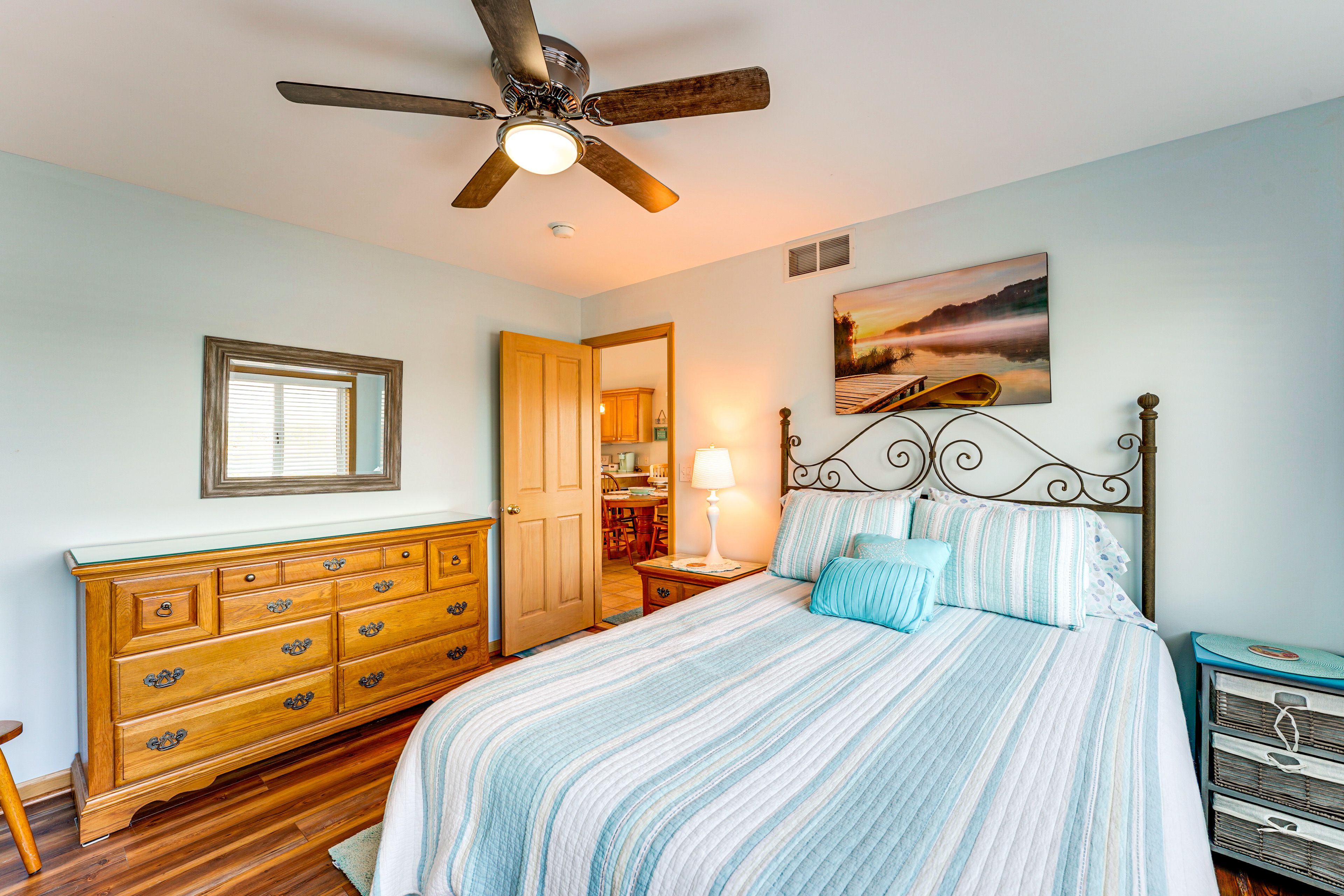 Bedroom 2 | Queen Bed