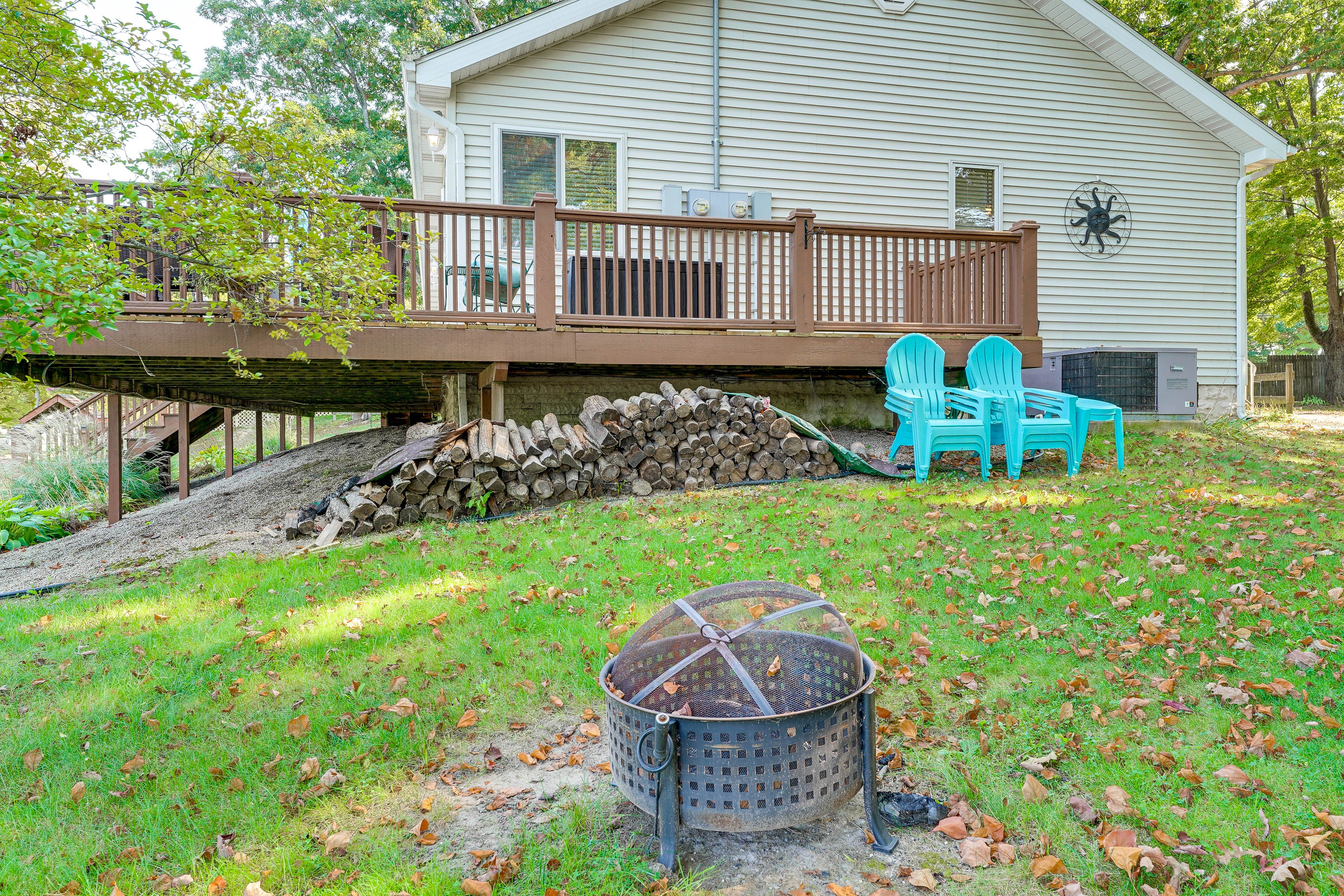 Private Yard (Unfenced) | Wood-Burning Fire Pit