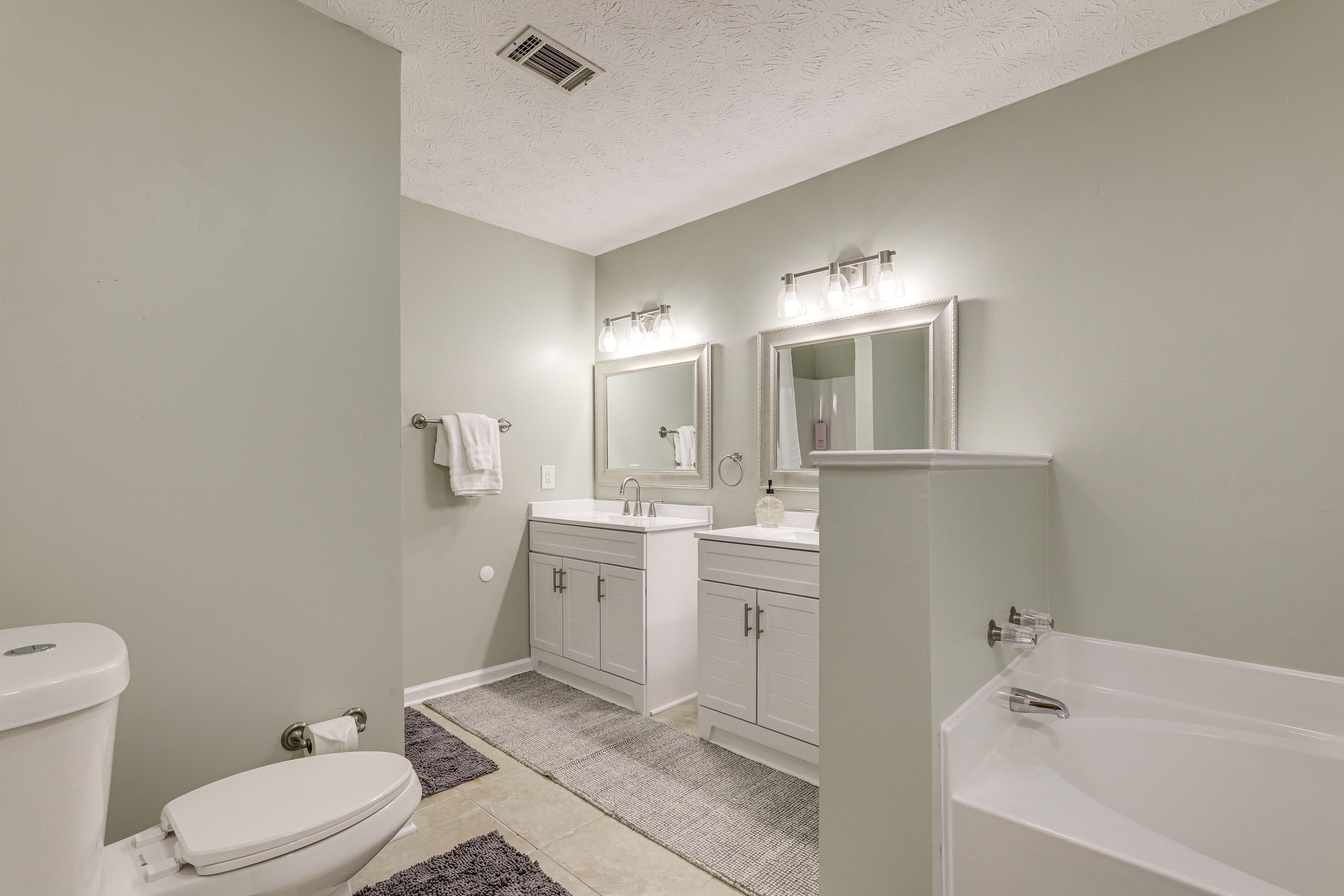 Full Bathroom | 2nd Floor