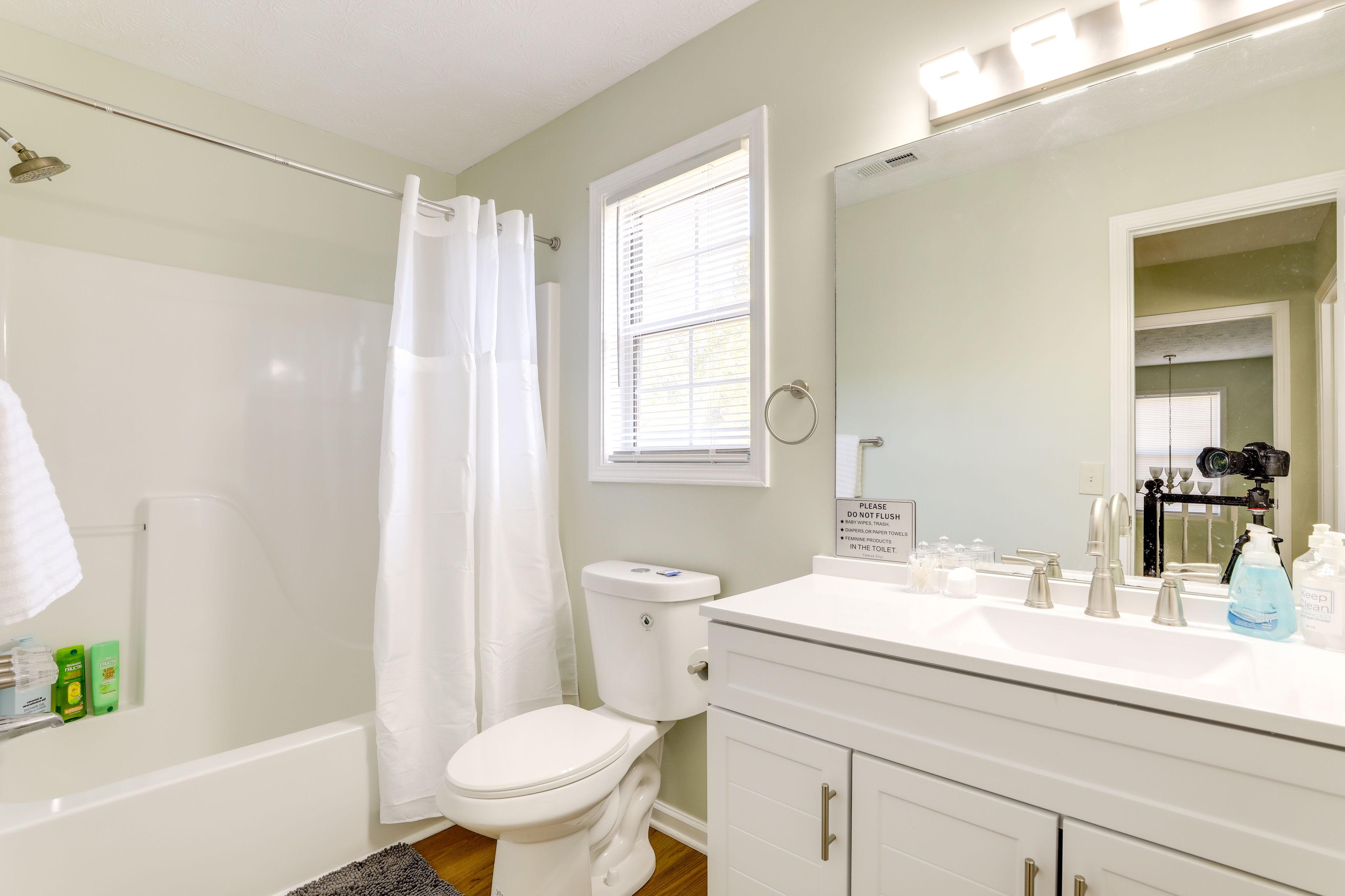 Full Bathroom | 2nd Floor