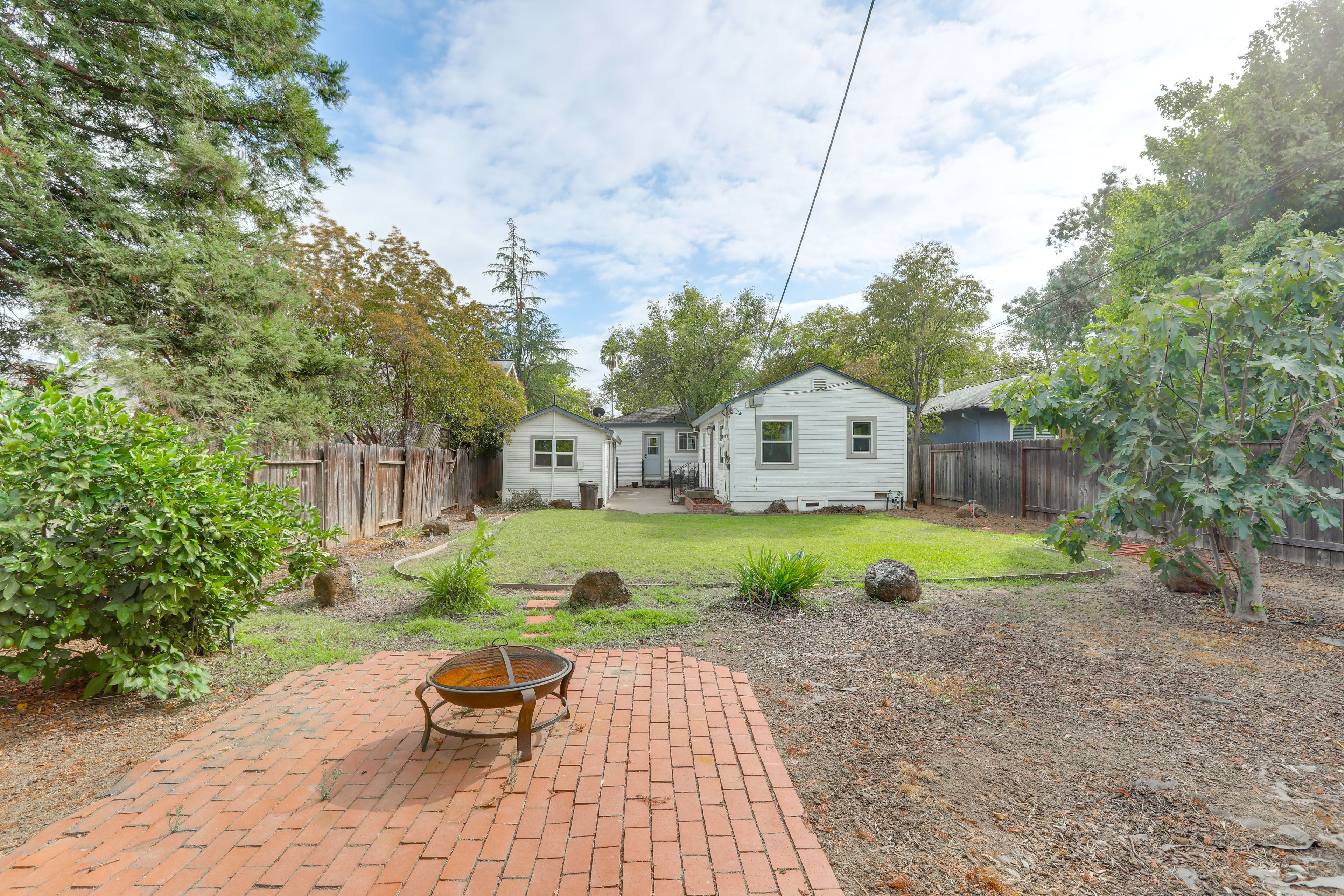 Sacramento Vacation Rental | 1BR | 1BA | 4 Steps Required | 850 Sq Ft