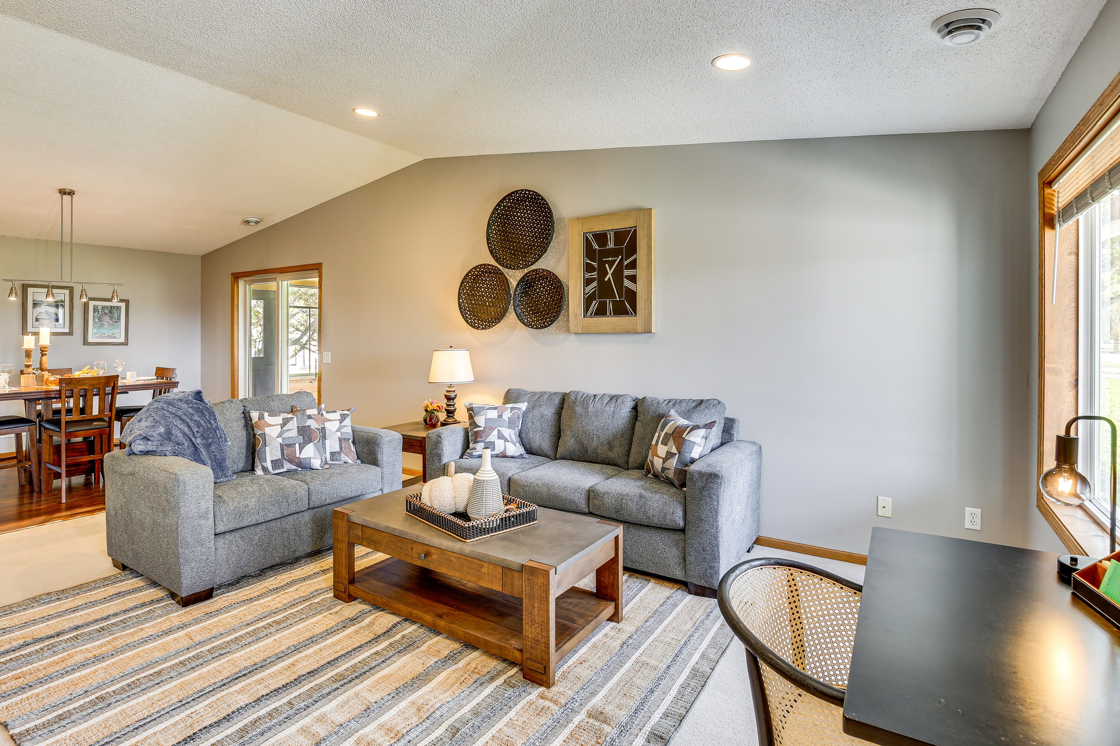 Living Room | Board Games | Desk